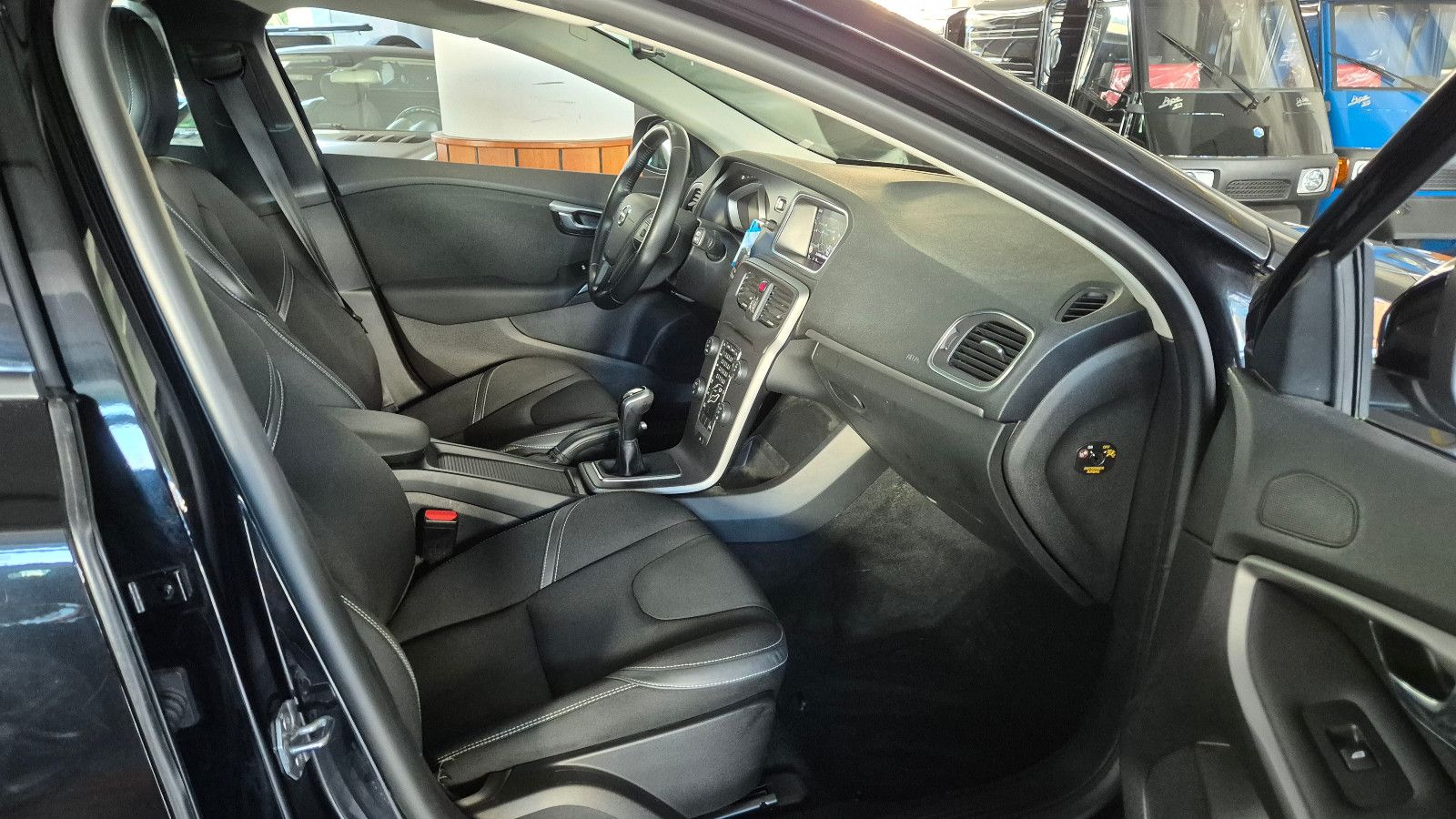Volvo V40 Kinetic/LED/Navi/PTS/RFK/SHZ/Temp