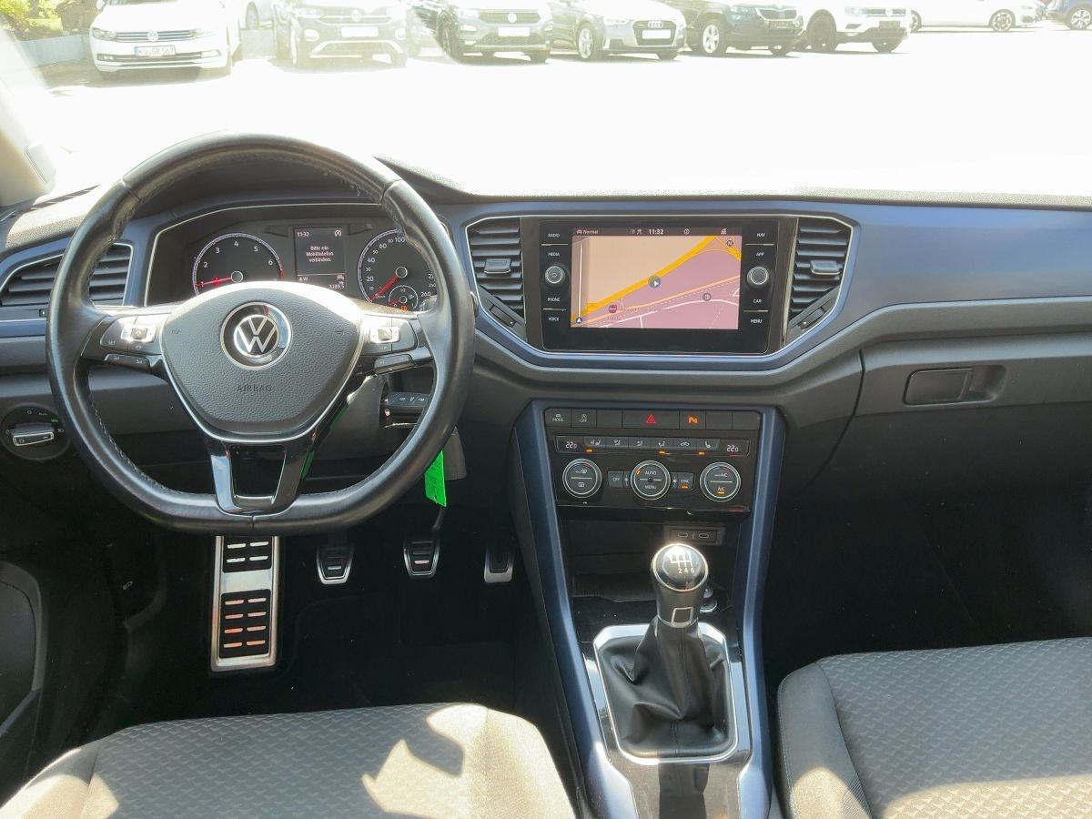 Volkswagen T-Roc 1.5 TSI UNITED - Samsaru's Car Outlet