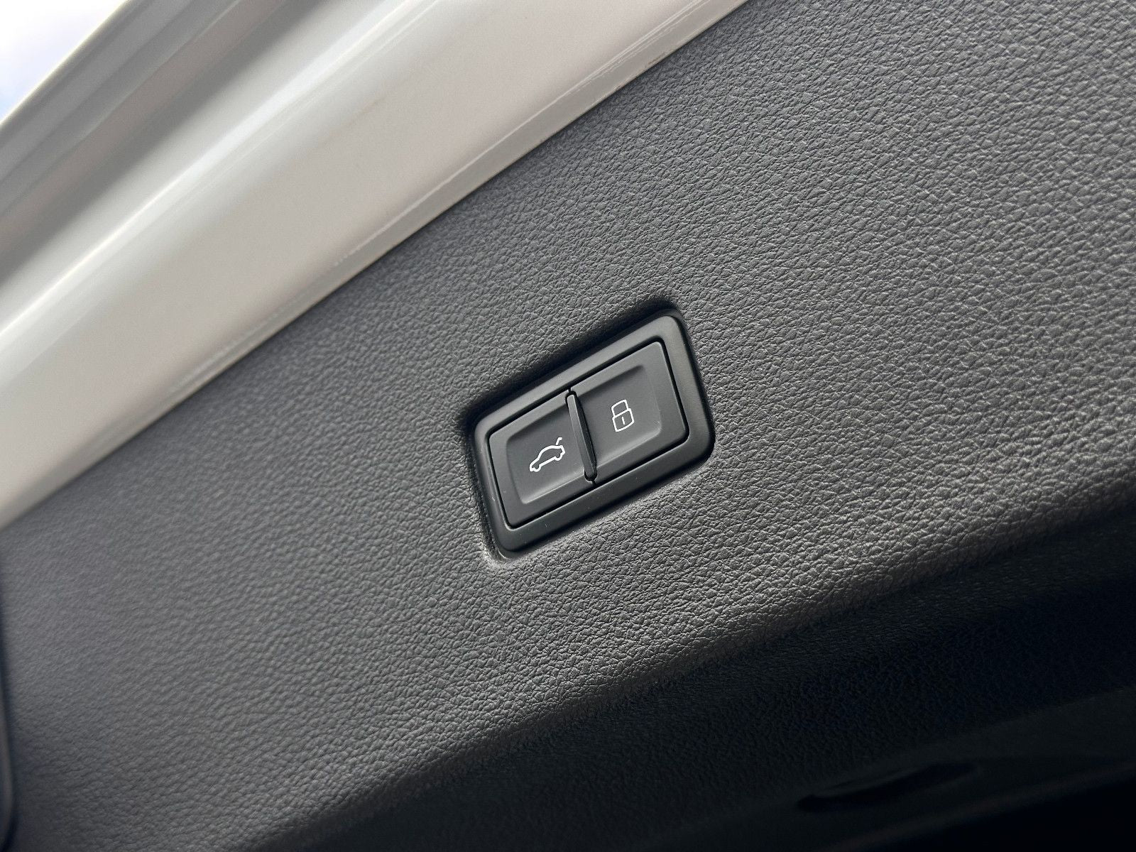 Audi Q8 55 TFSI e qu. tiptr. S LINE+AHZV+AIR+HD+NIGHT