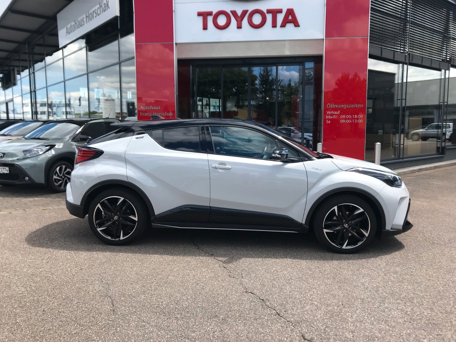 Toyota C-HR 2.0L Hybrid GR Sport - Samsaru's Car Outlet