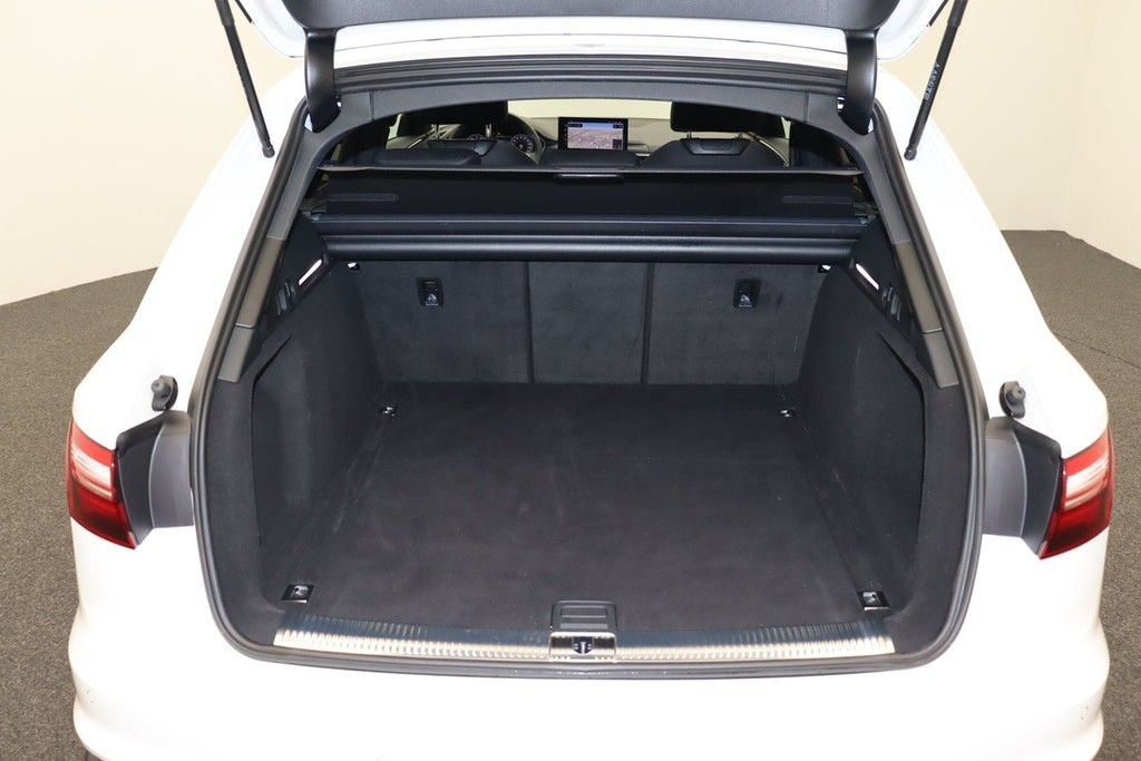 Audi A4 Avant 40 TFSI - Samsaru's Car Outlet
