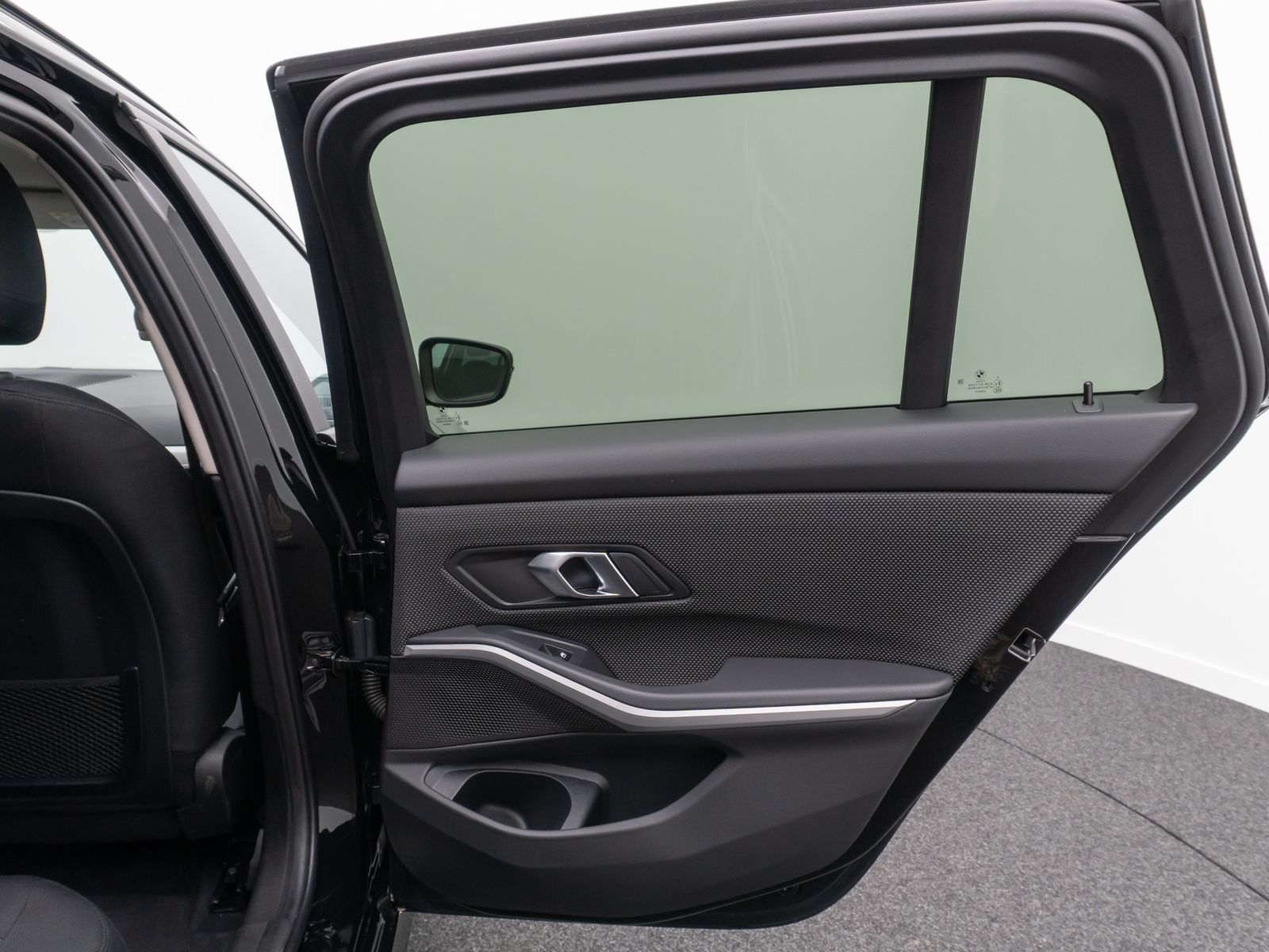 BMW 320e - Samsaru's Car Outlet