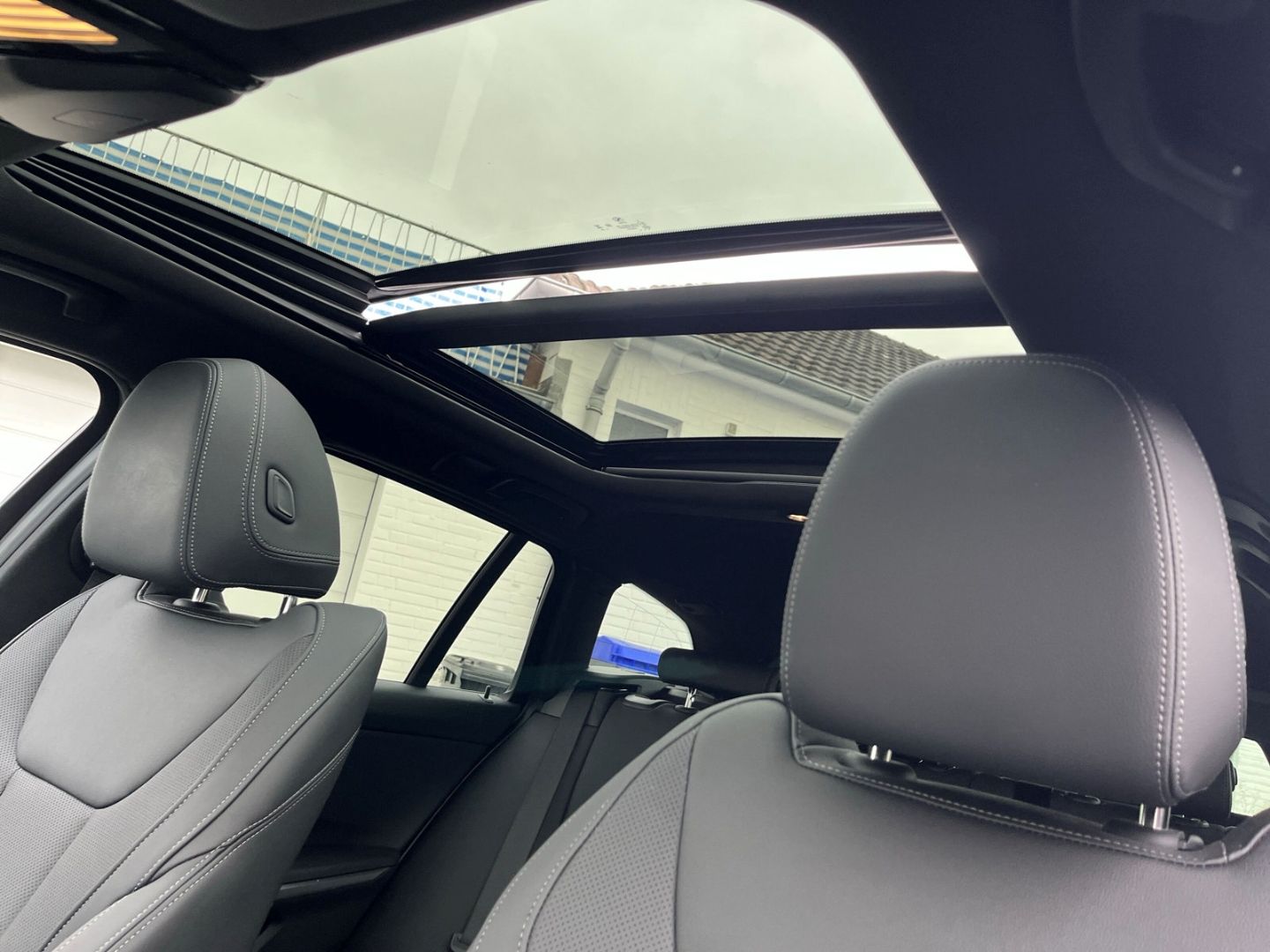 BMW 330 e xDRIVE TOURING M SPORT 18''LC PROF PANO AH