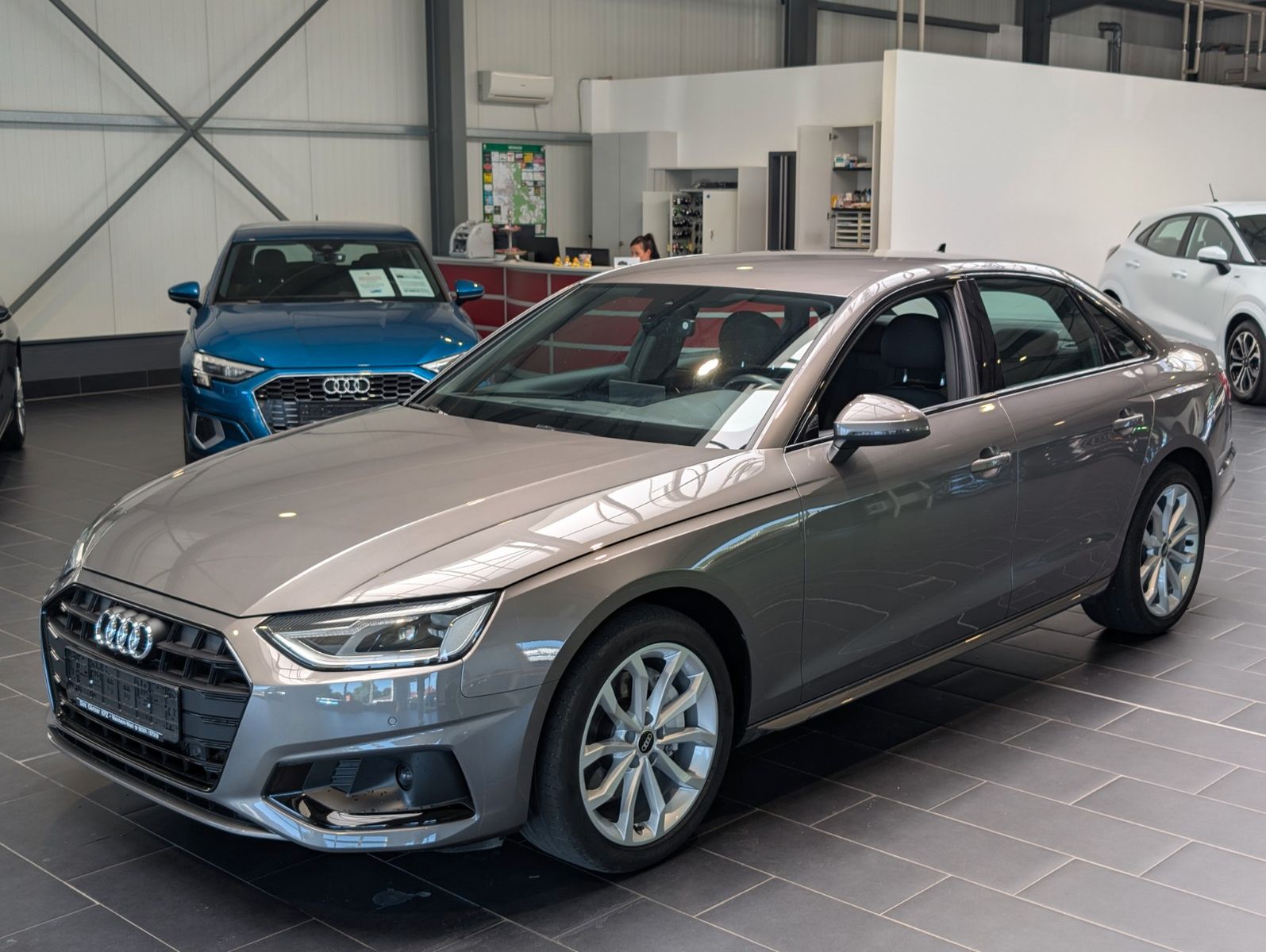 Audi A4 Lim 40 TDI S tronic advanced - Samsaru's Car Outlet