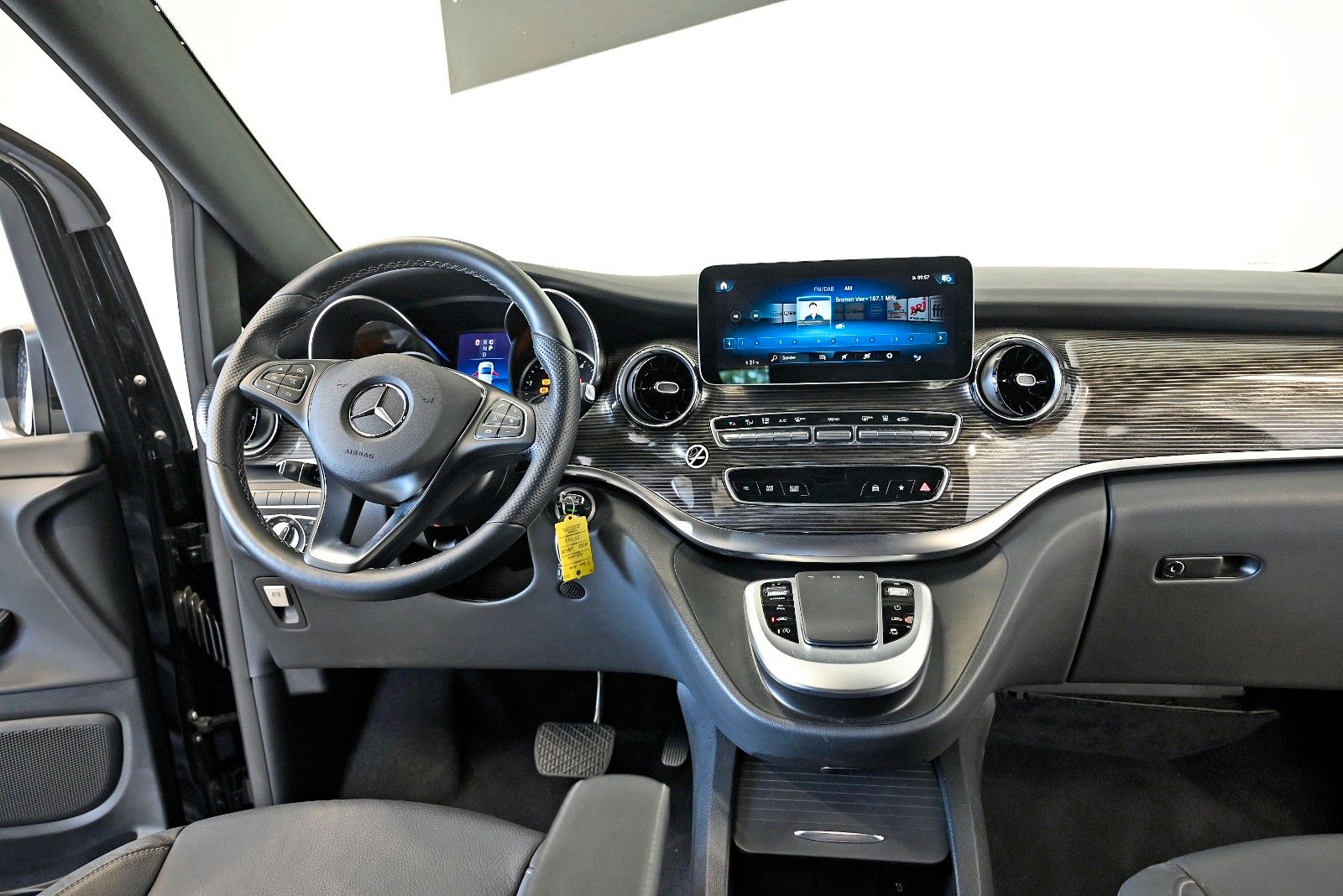 Mercedes-Benz V 300 d Allrad AVANTGARDE XXL - Samsaru's Car Outlet