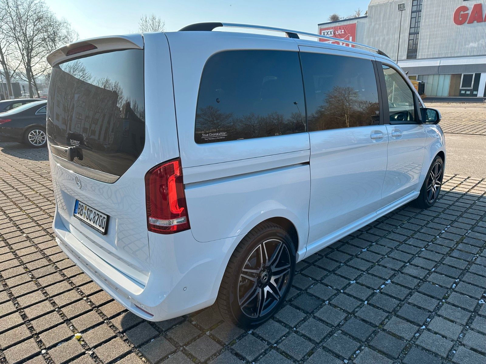 Mercedes-Benz V 220 d - Samsaru's Car Outlet