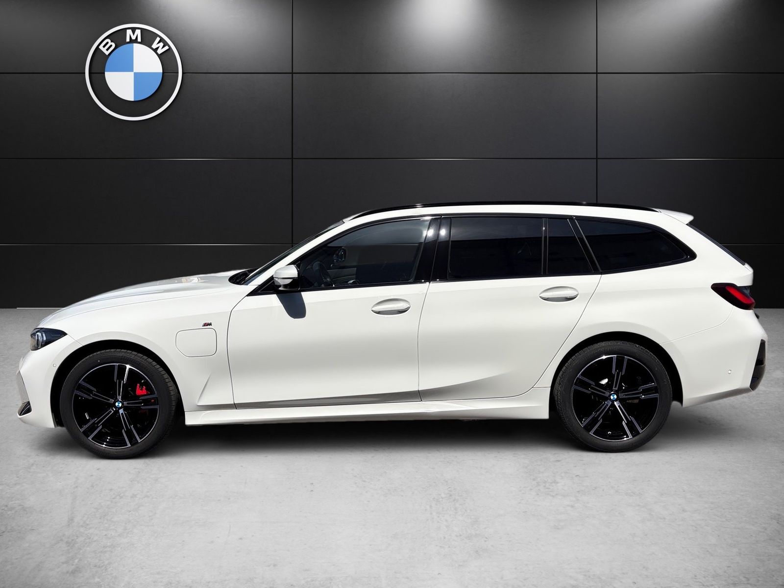 BMW 330e xDrive Touring M Sport Pano H/K DA Prof AHK