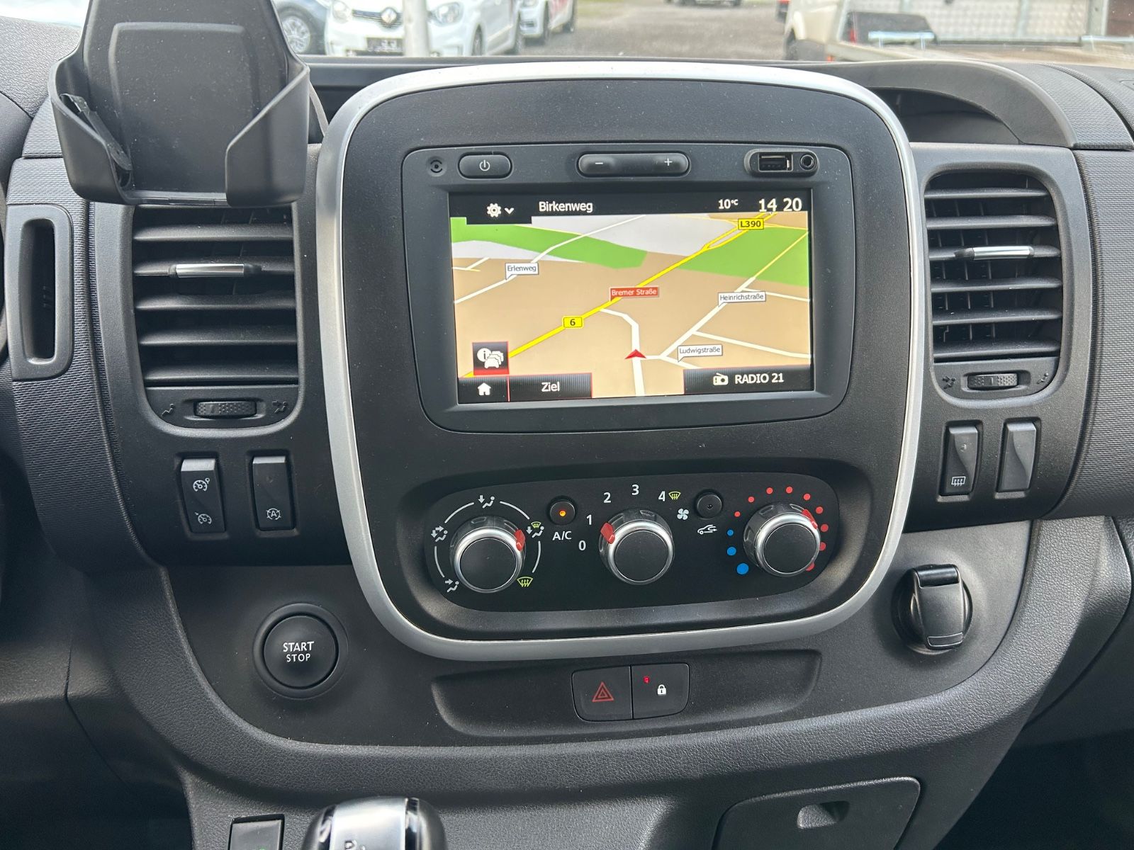 Nissan NV300 2.0 dCi COMFORT - Samsaru's Car Outlet