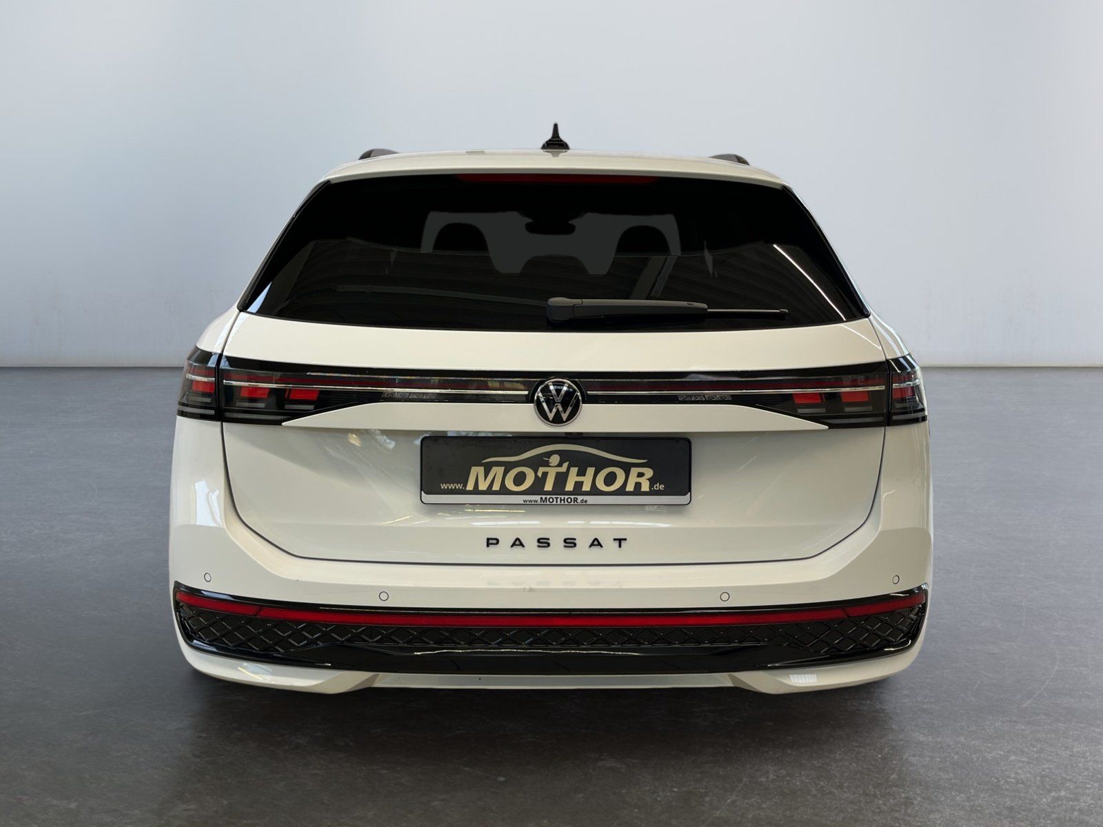 Volkswagen Passat Variant R-Line 2.0 TDI DSG 4Motion AHK DC