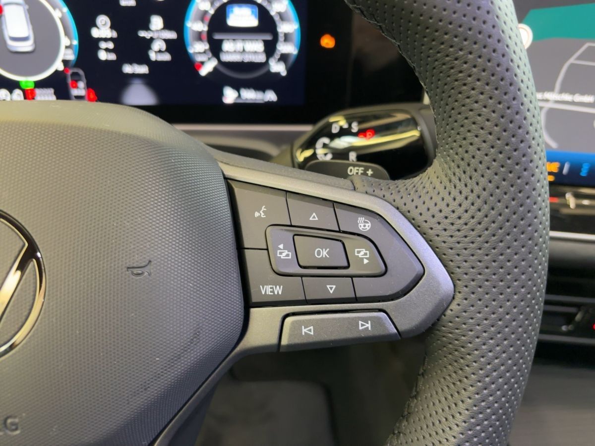 Volkswagen Passat Variant R-Line 1,5 eHybrid DSG AHZV PANO