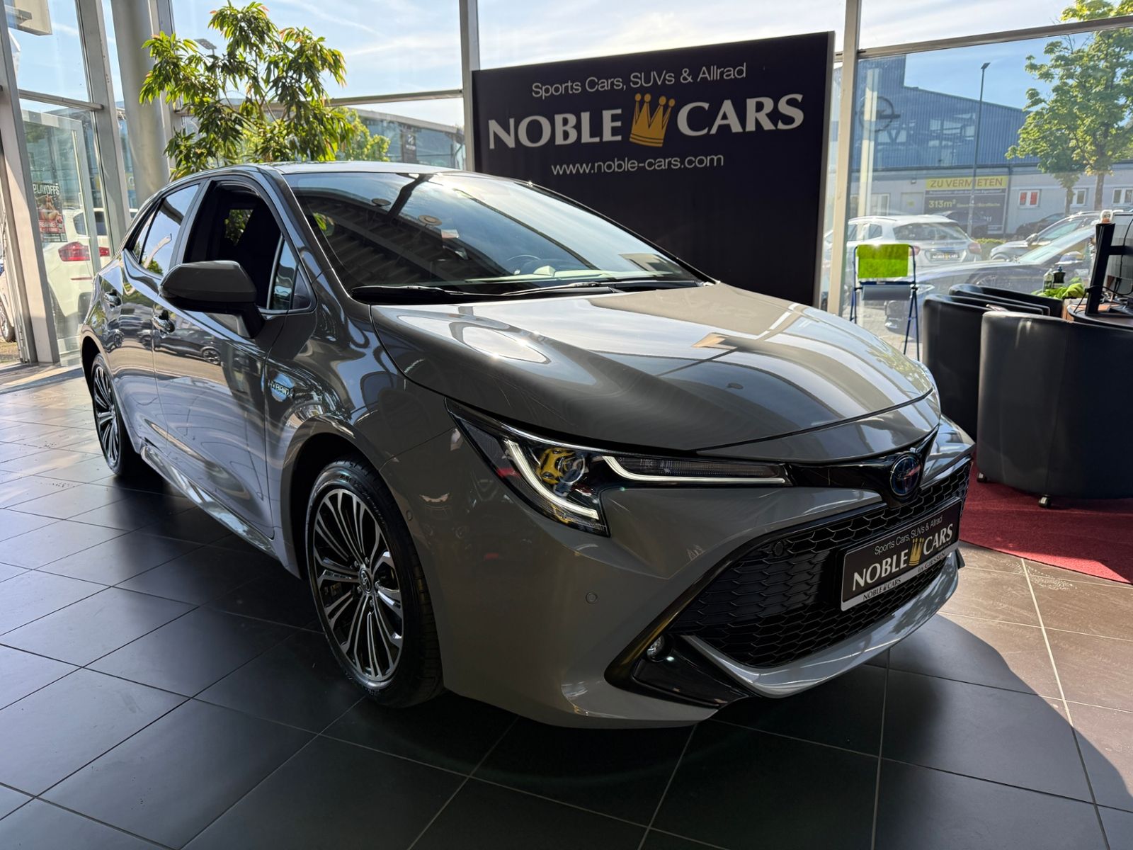 Toyota Corolla 1.8 Hybrid Team D - Samsaru's Car Outlet