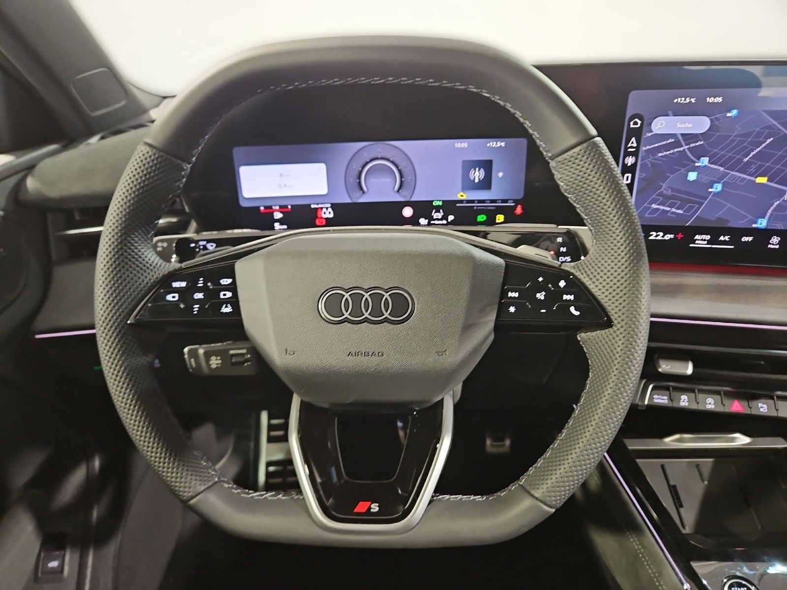 Audi Q3 SUV TFSI quattro *PANO*S-LINE*AHK*TECH-PLUS*