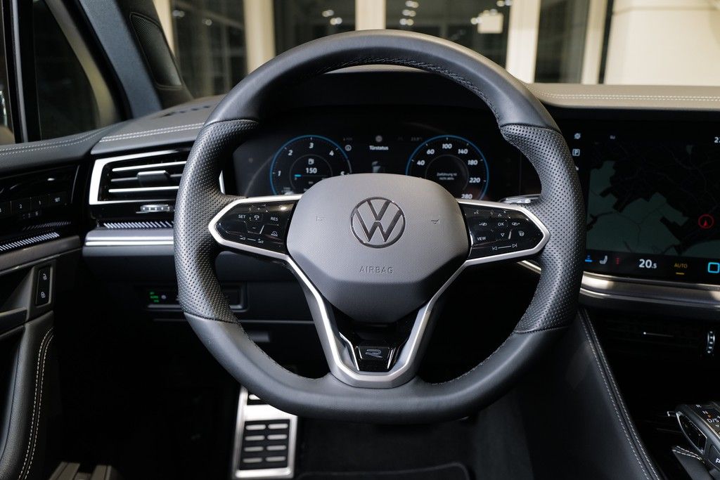 Volkswagen Touareg 3.0TDI R-Line - Samsaru's Car Outlet