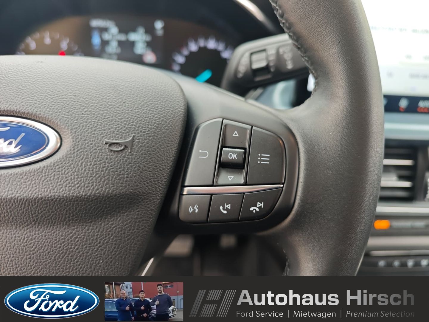 Ford Focus Turnier Active Navi LED ACC Apple CarPlay