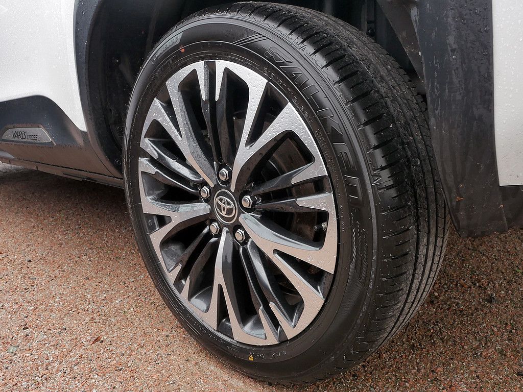 Toyota Yaris Cross Hybrid H&R SHZ KAMERA NAVI ACC LED