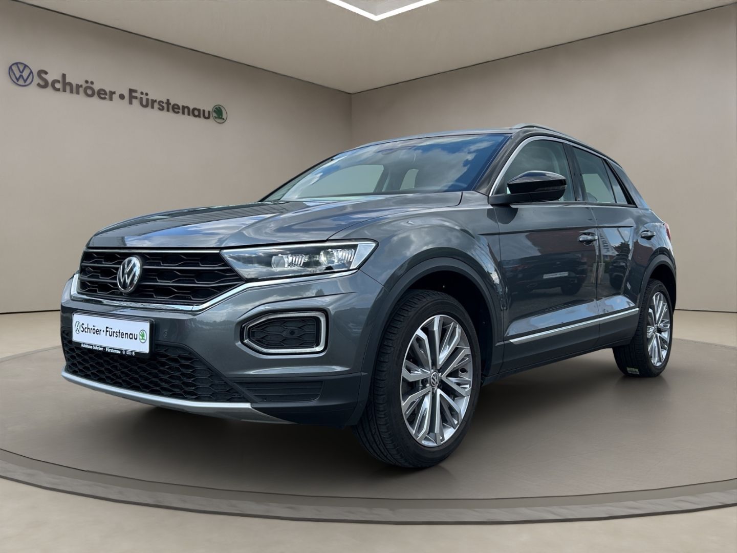Volkswagen T-Roc Style 1.5 TSI DSG - Samsaru's Car Outlet
