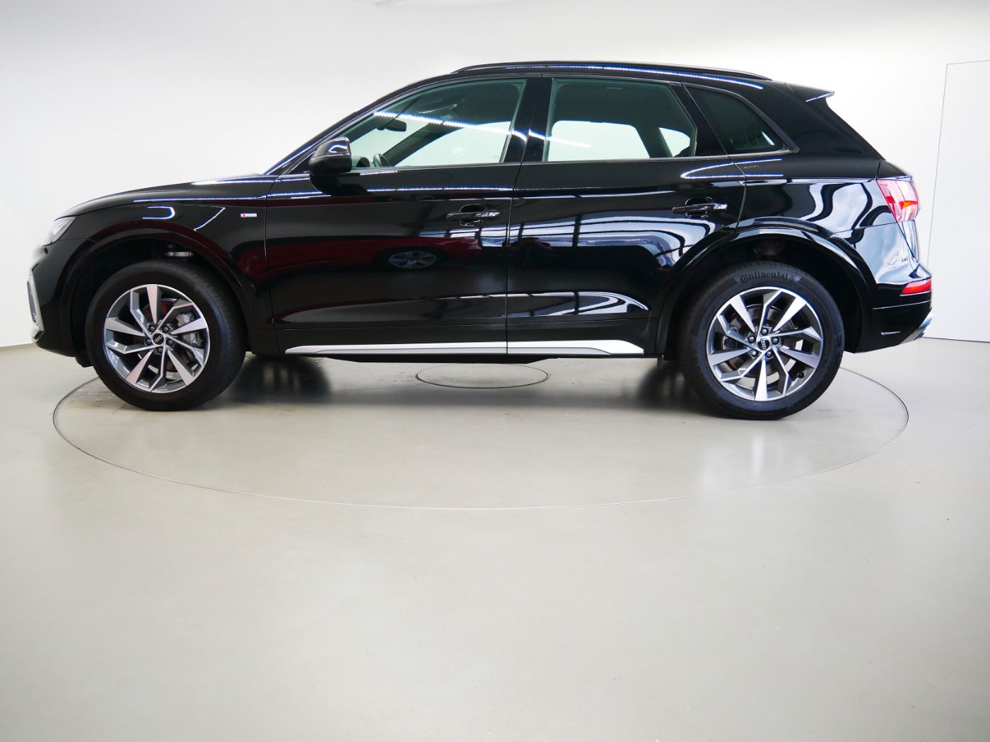 Audi Q5 40 TDI quattro S line - Samsaru's Car Outlet