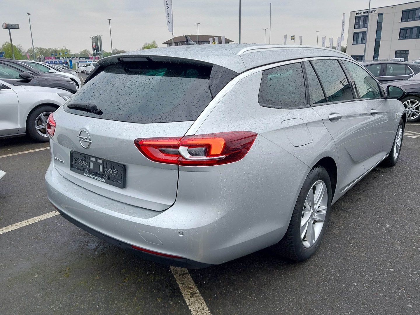 Opel Insignia B Sports Tourer Business - Samsaru's Car Outlet
