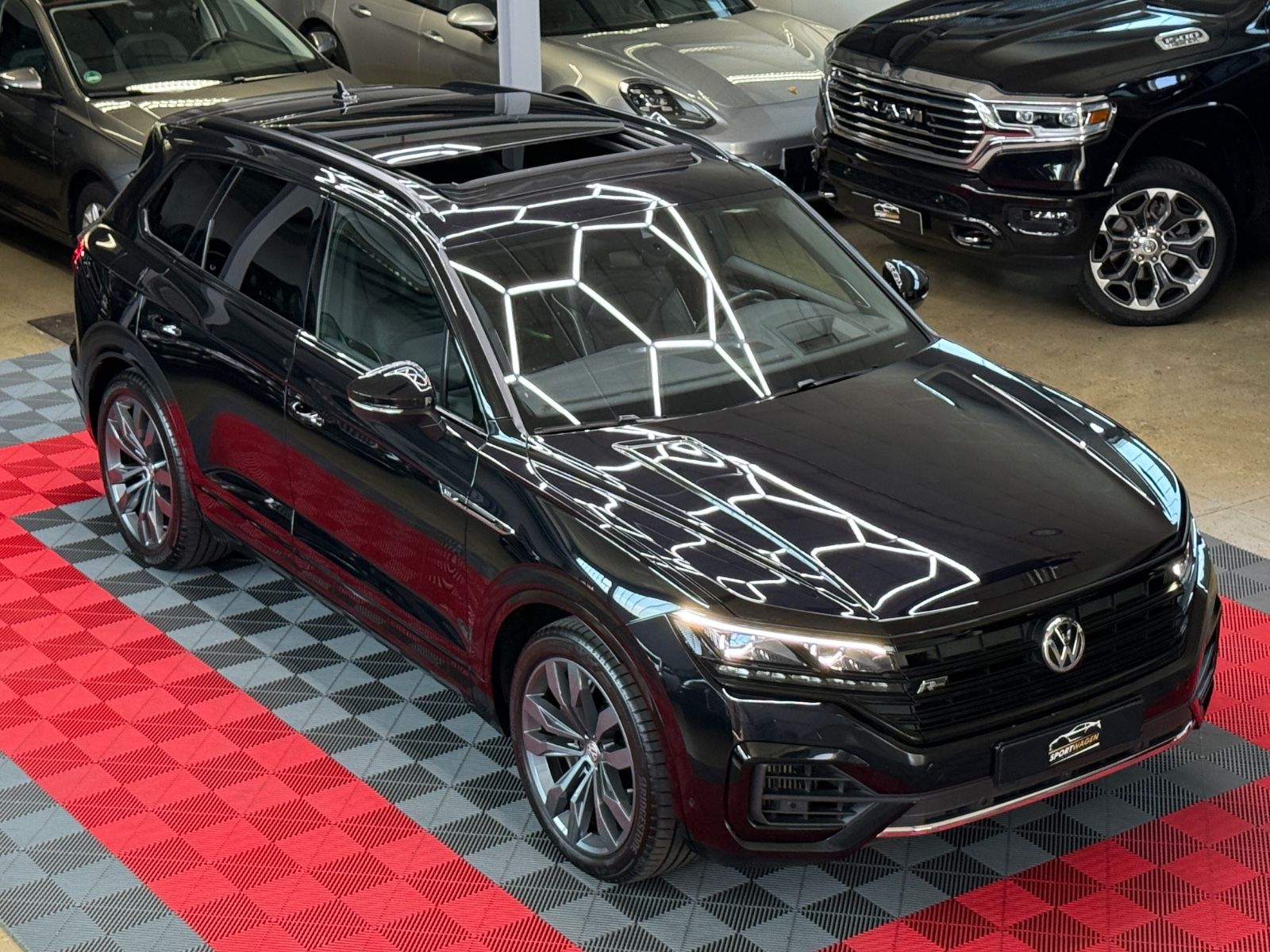 Volkswagen Touareg R-Line - Samsaru's Car Outlet