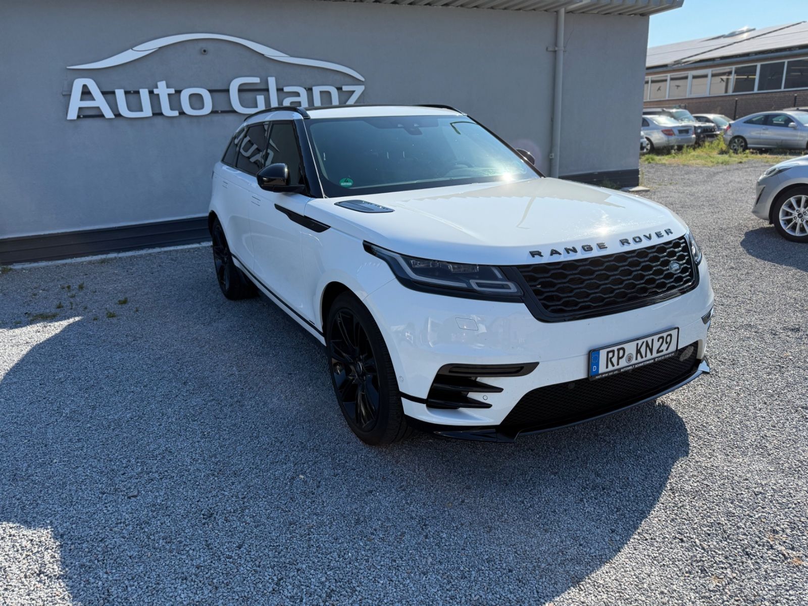 Range Rover Velar R-Dynamic - Samsaru's Car Outlet