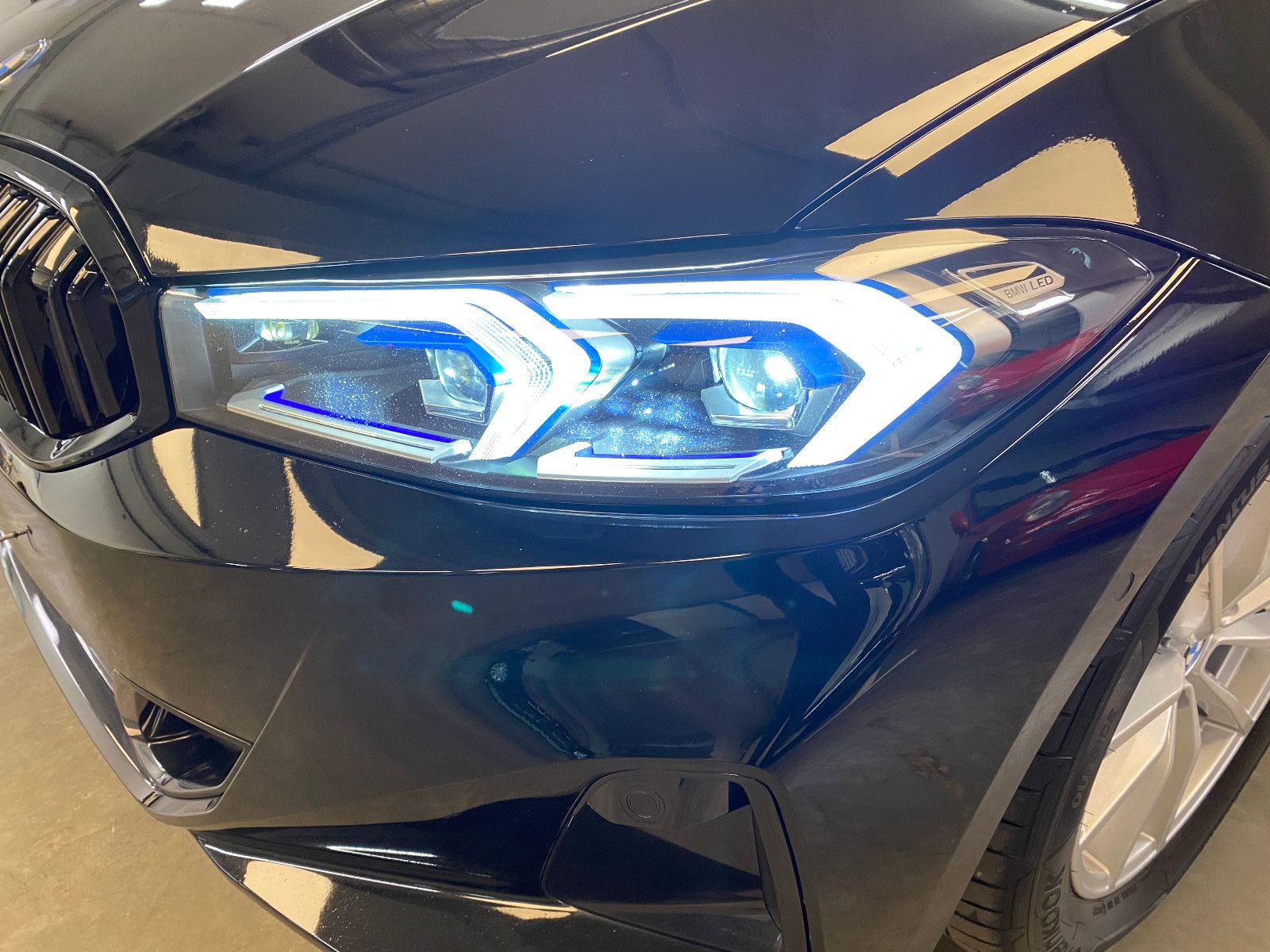 BMW 330e Touring - Samsaru's Car Outlet