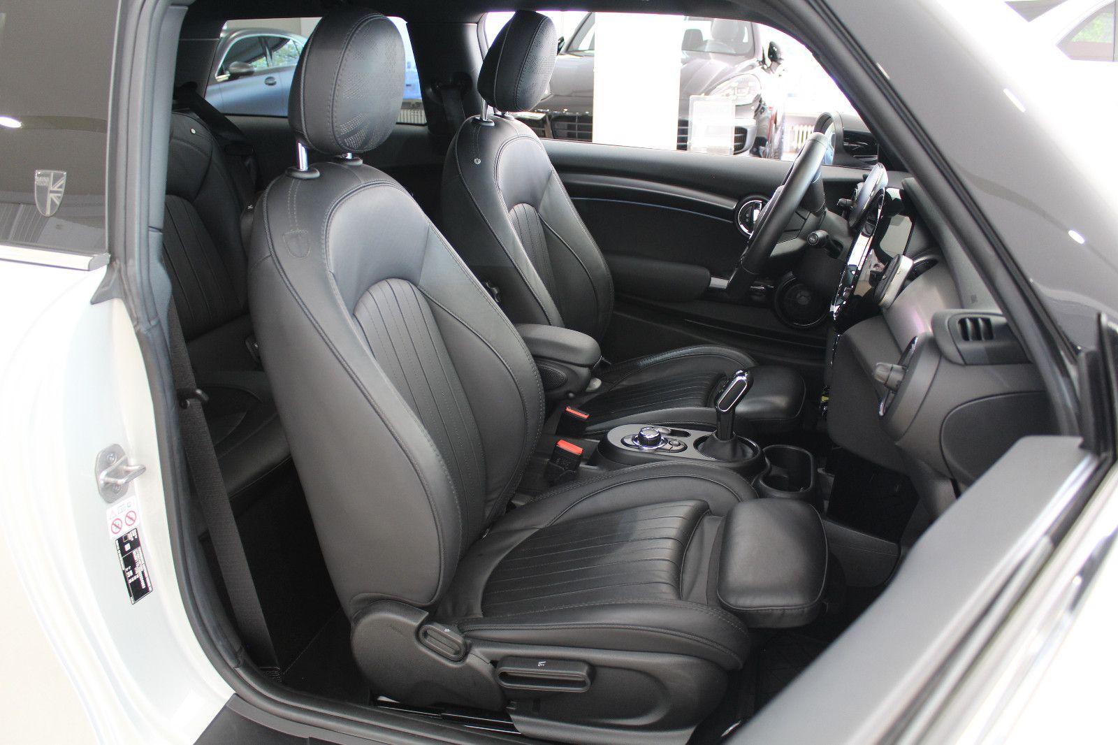MINI COOPER SE Yours Trim Edition - Samsaru's Car Outlet