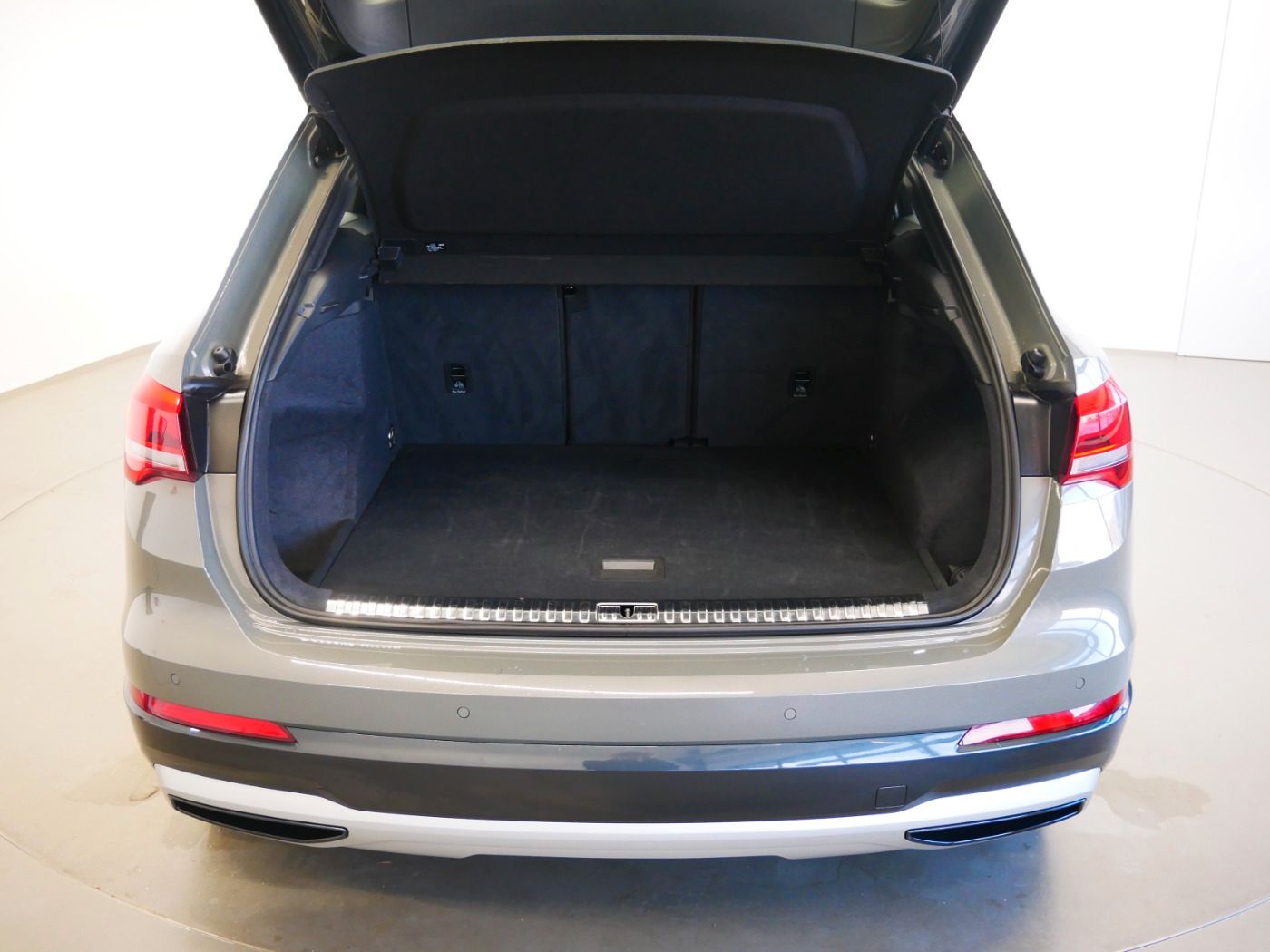 Audi Q3 35 TDI quattro advanced - Samsaru's Car Outlet