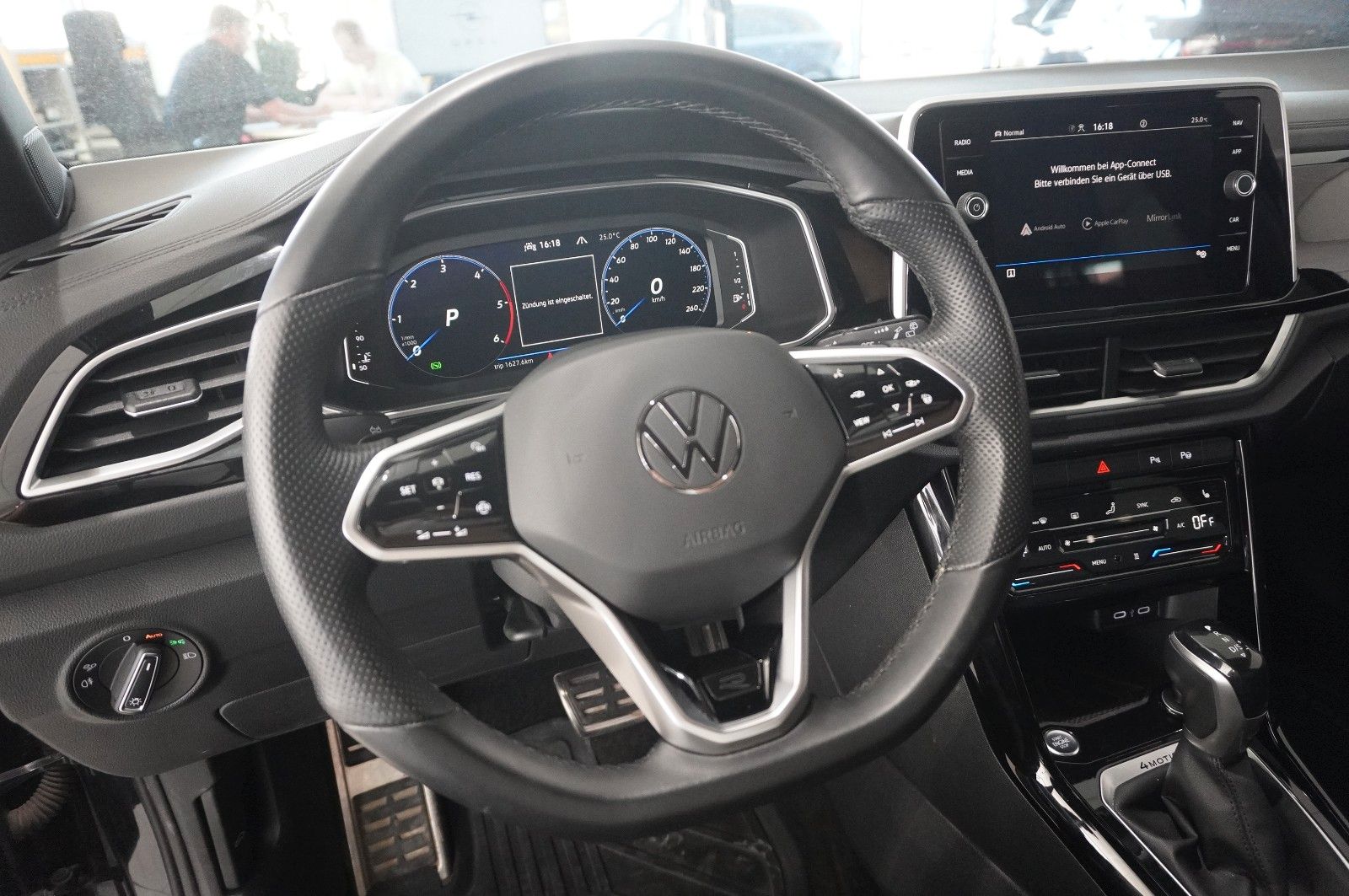 Volkswagen T-Roc 2.0D R-LINE 4MOTION - Samsaru's Car Outlet