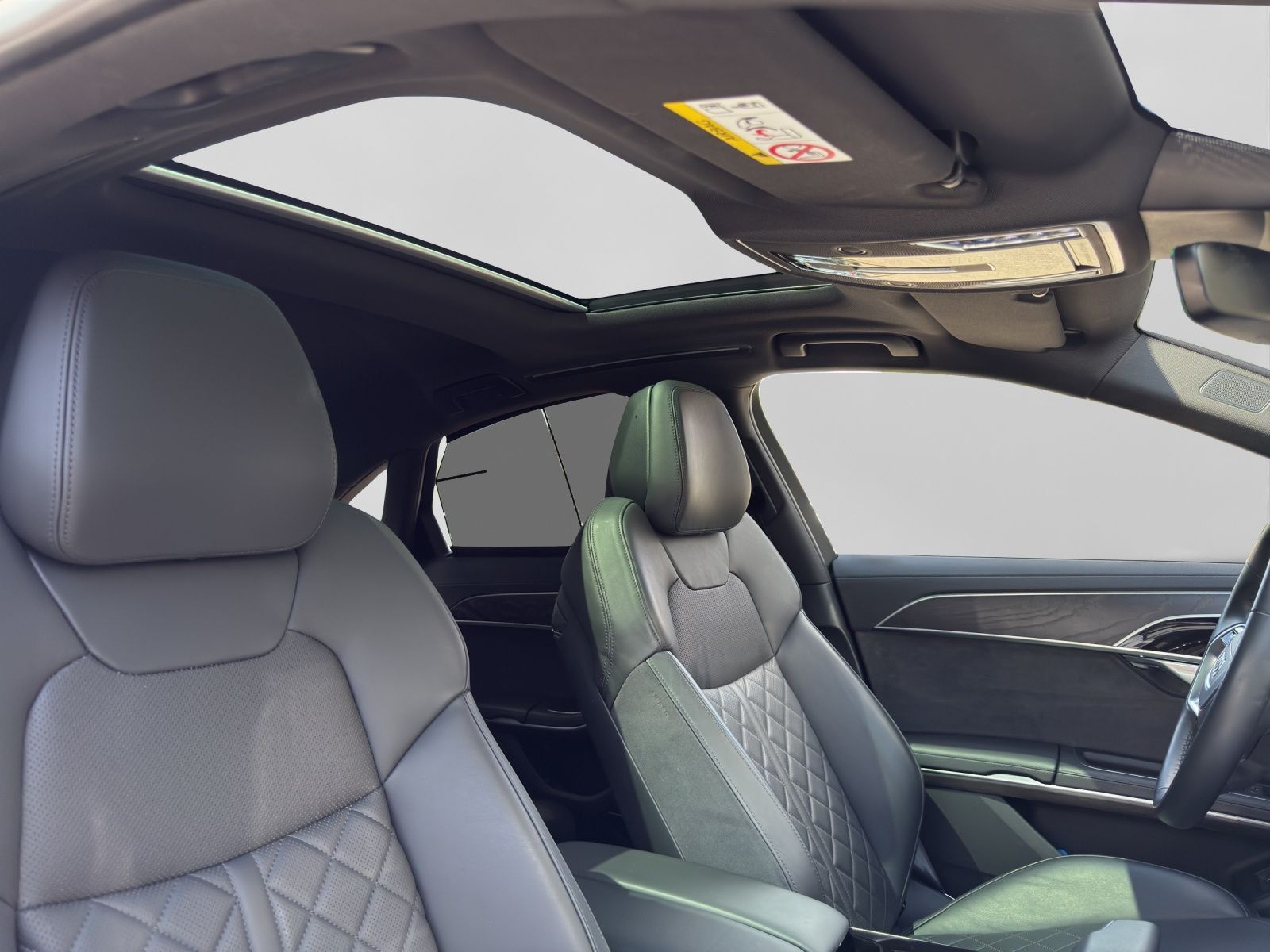Audi A8 60 TFSIe Q LM20 - Samsaru's Car Outlet