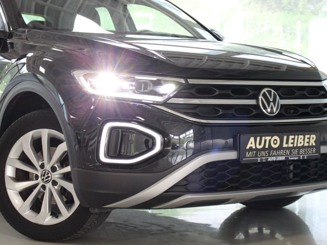 Volkswagen T-Roc 1.5 TSI ACT Style DSG - Samsaru's Car Outlet