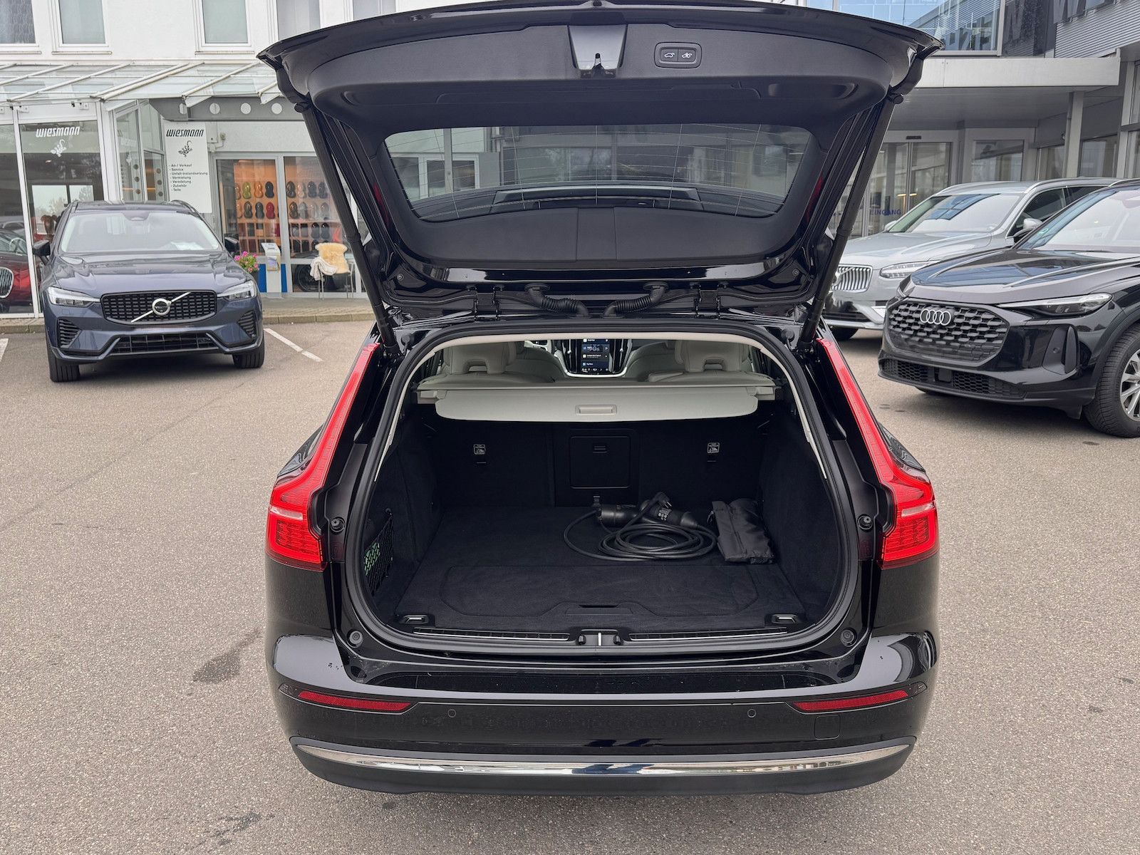 Volvo V60 T6*AWD*Recharge*AHK*Leder*Winterpaket*Keyles