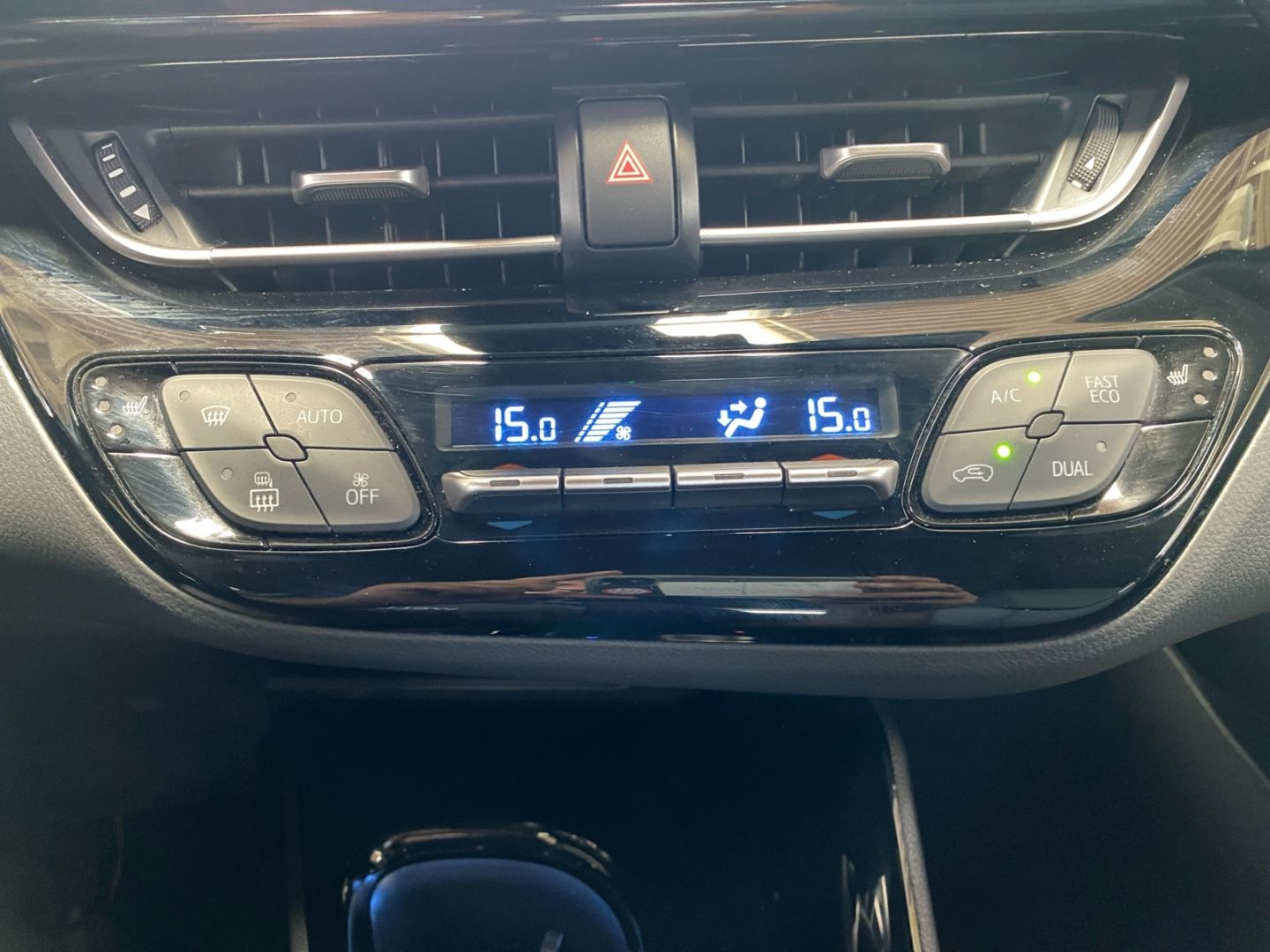 Toyota C-HR 1.8 Hybrid Team - Samsaru's Car Outlet