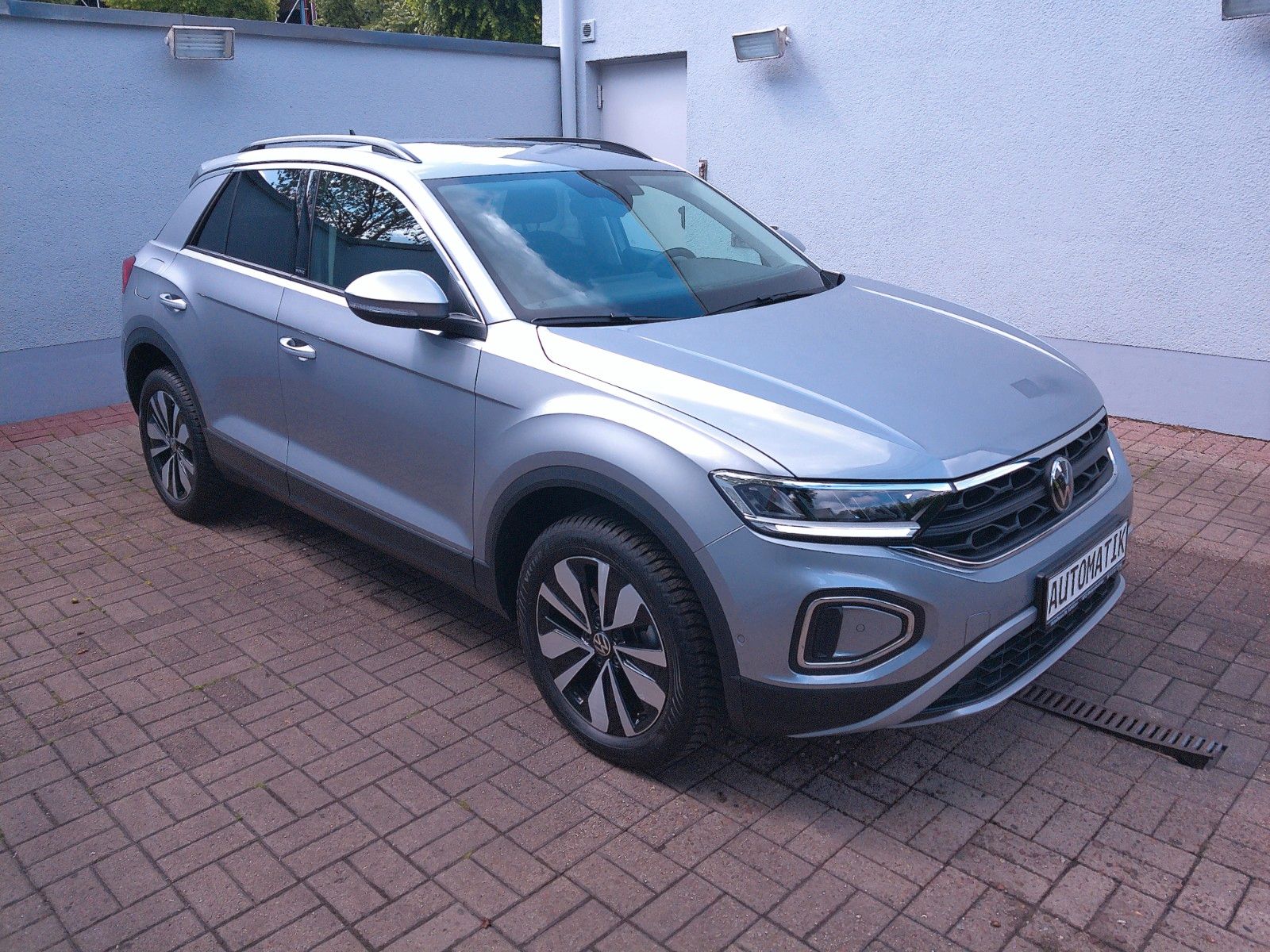 Volkswagen T-Roc 1.5 TSI DSG Move - Samsaru's Car Outlet