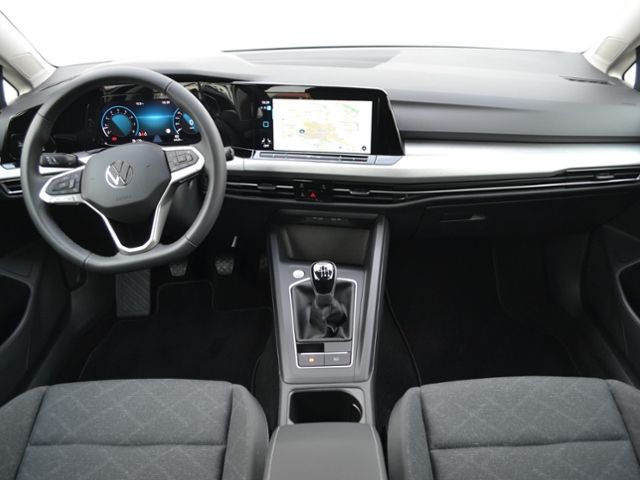 Volkswagen Golf VIII 1.5 TSI Life - Samsaru's Car Outlet