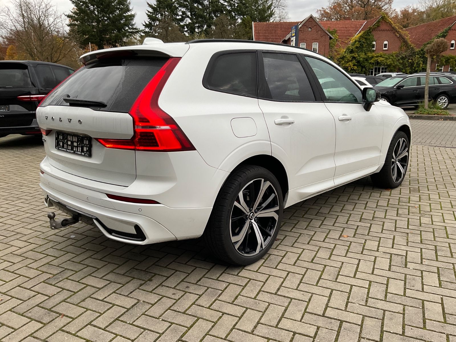 Volvo XC 60 XC60 R Design AWD,AHK,Kamera,Pano,LED