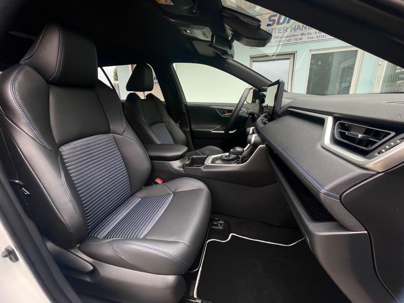 Toyota RAV 4 2.5 Style 4X4 FACELIFT LED NAVI JBL KAMERA