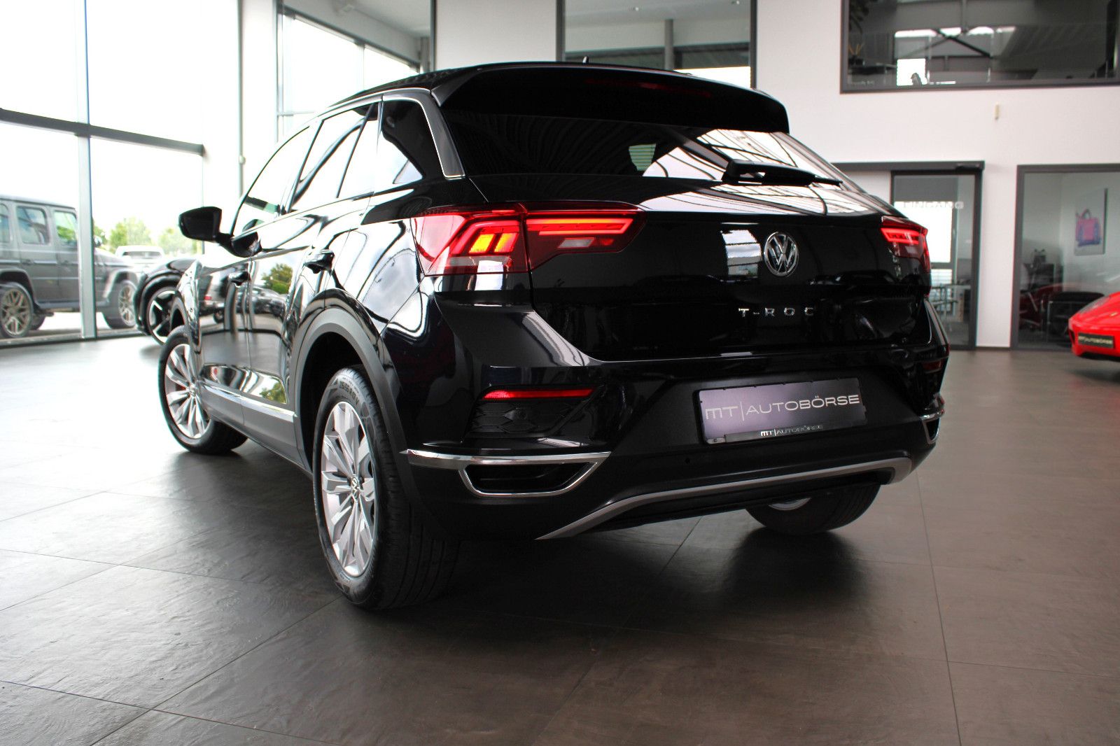 Volkswagen T-ROC 1.5 TSI ACT * SPORT * - Samsaru's Car Outlet