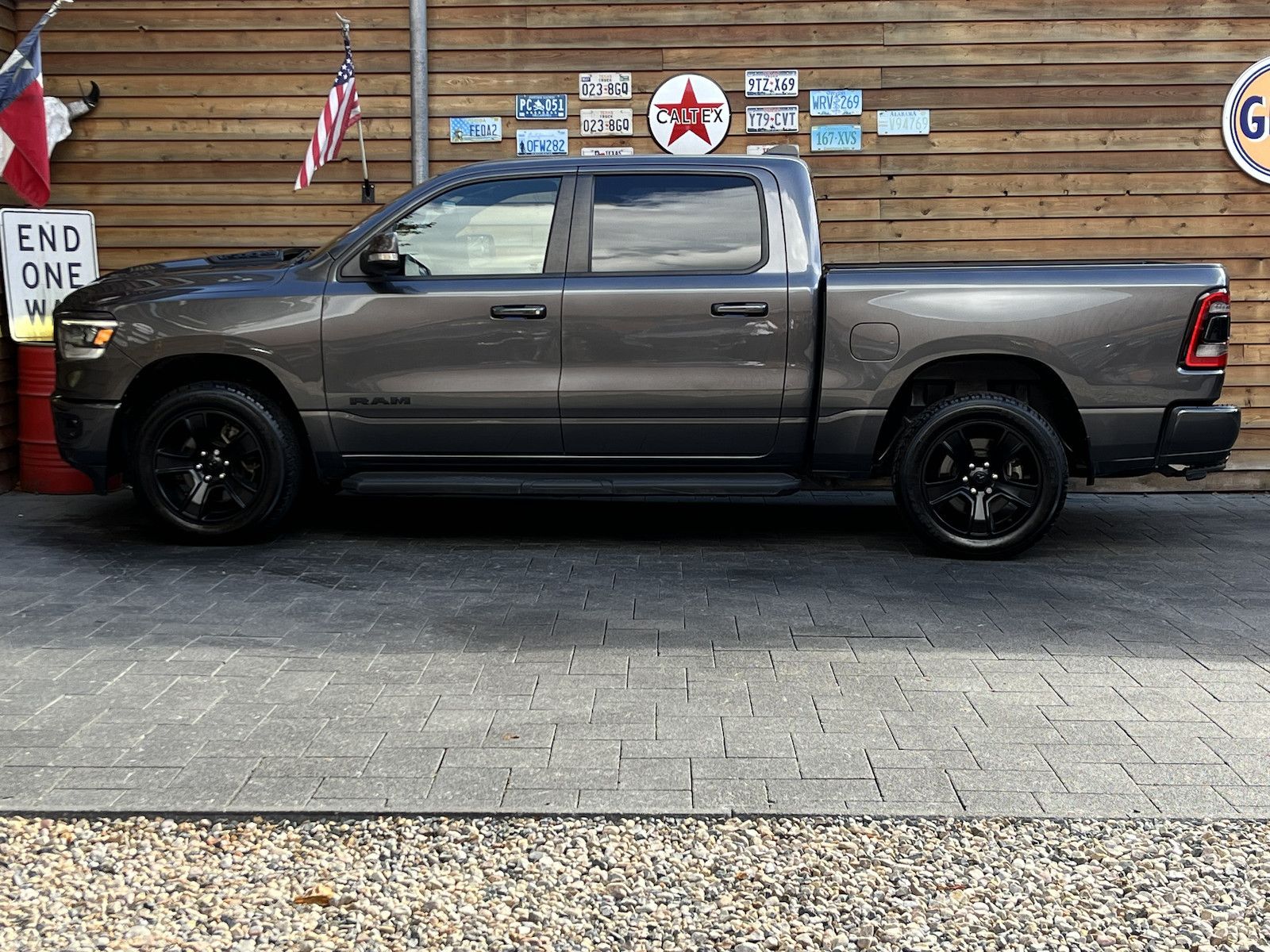 Dodge RAM 1500 SPORT 5,7L Pano 4x4 LPG 12´´ Navi AHK