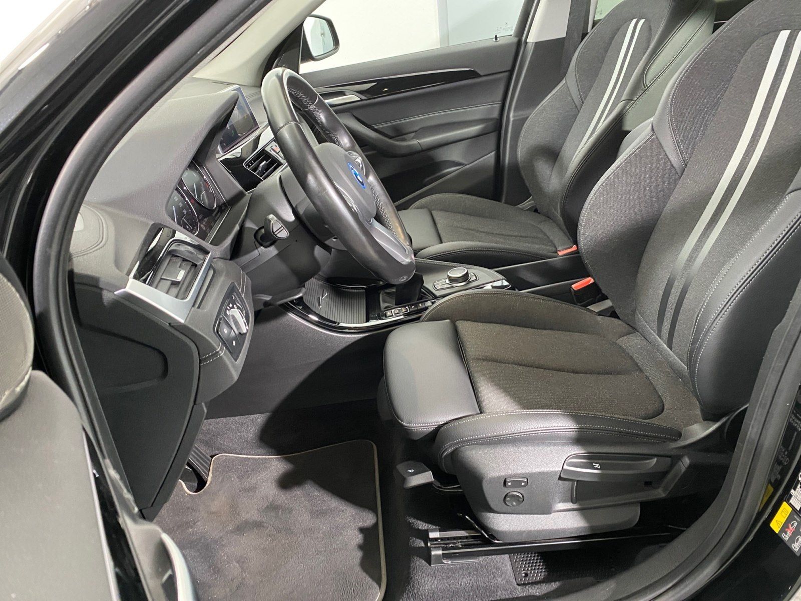 BMW X1 xDrive25e Sport Line - Samsaru's Car Outlet