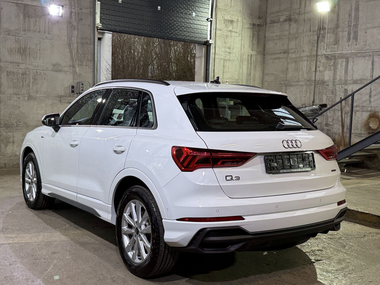 Audi Q3 45 S line - Samsaru's Car Outlet