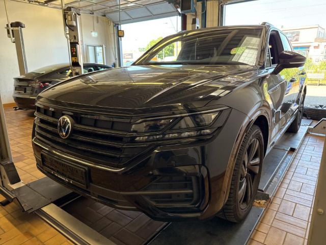 Volkswagen Touareg 3.0 TDI 4M R-Line - Samsaru's Car Outlet