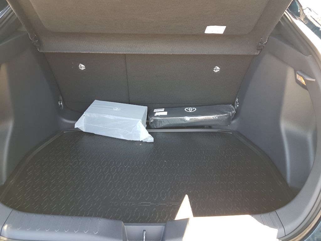 Toyota C-HR 1.8 Hybrid - Samsaru's Car Outlet