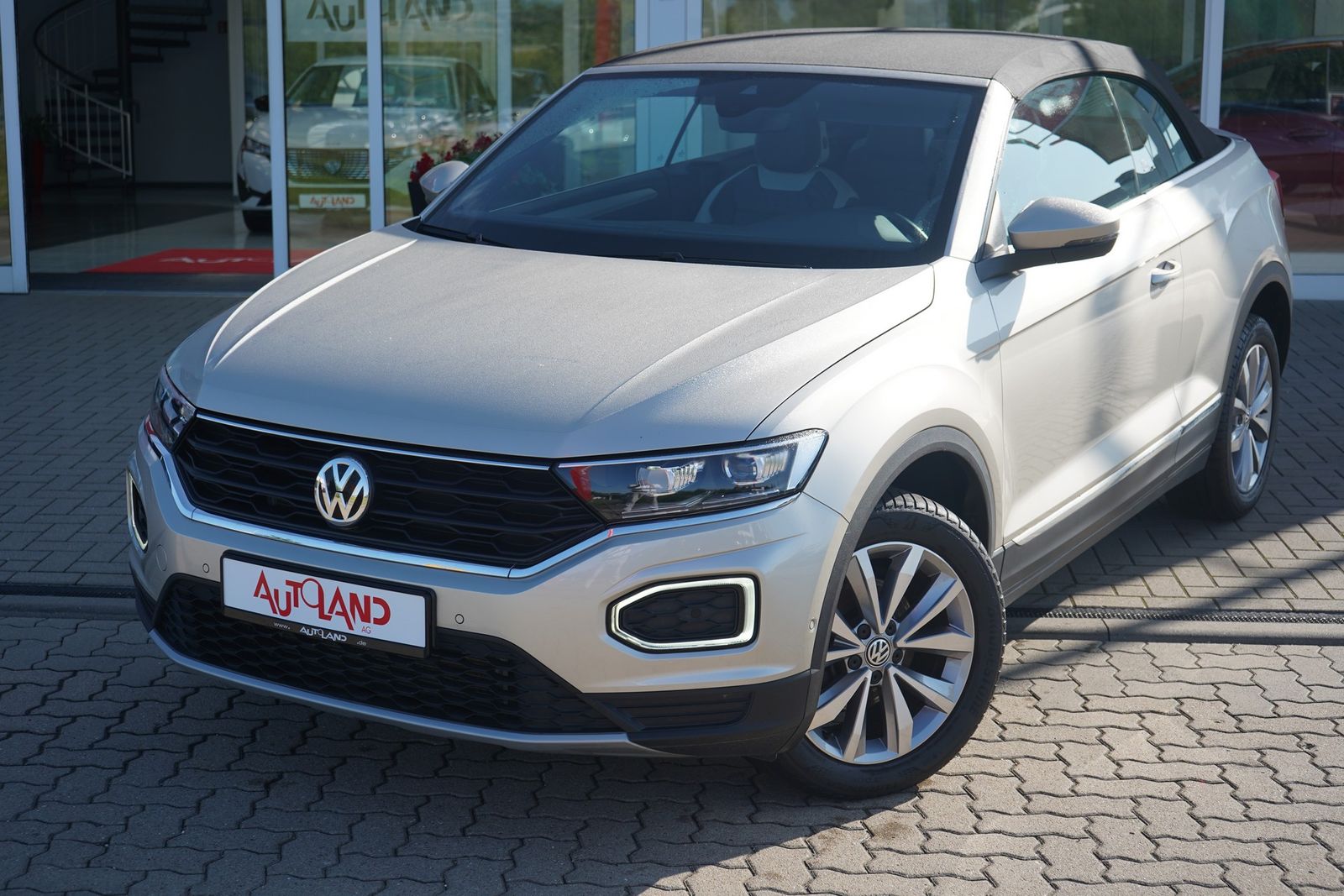 Volkswagen T-Roc 1.5 TSI Style - Samsaru's Car Outlet