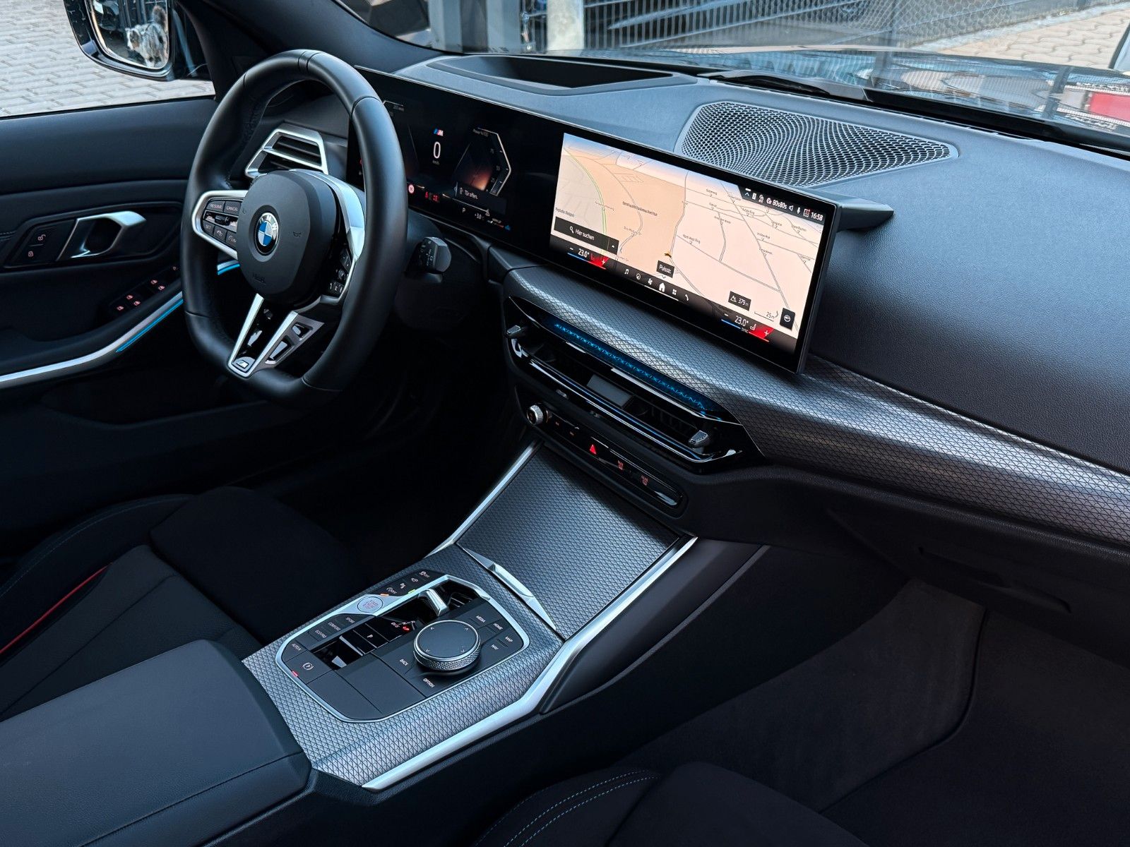 BMW 320i M Sport 18" HuD AHK ACC 360° 18"