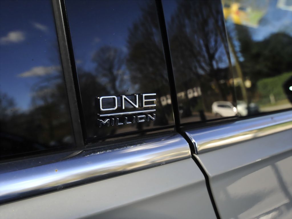 Volkswagen Touareg V6 eHybrid 4M Atmosphere - Samsaru's Car Outlet