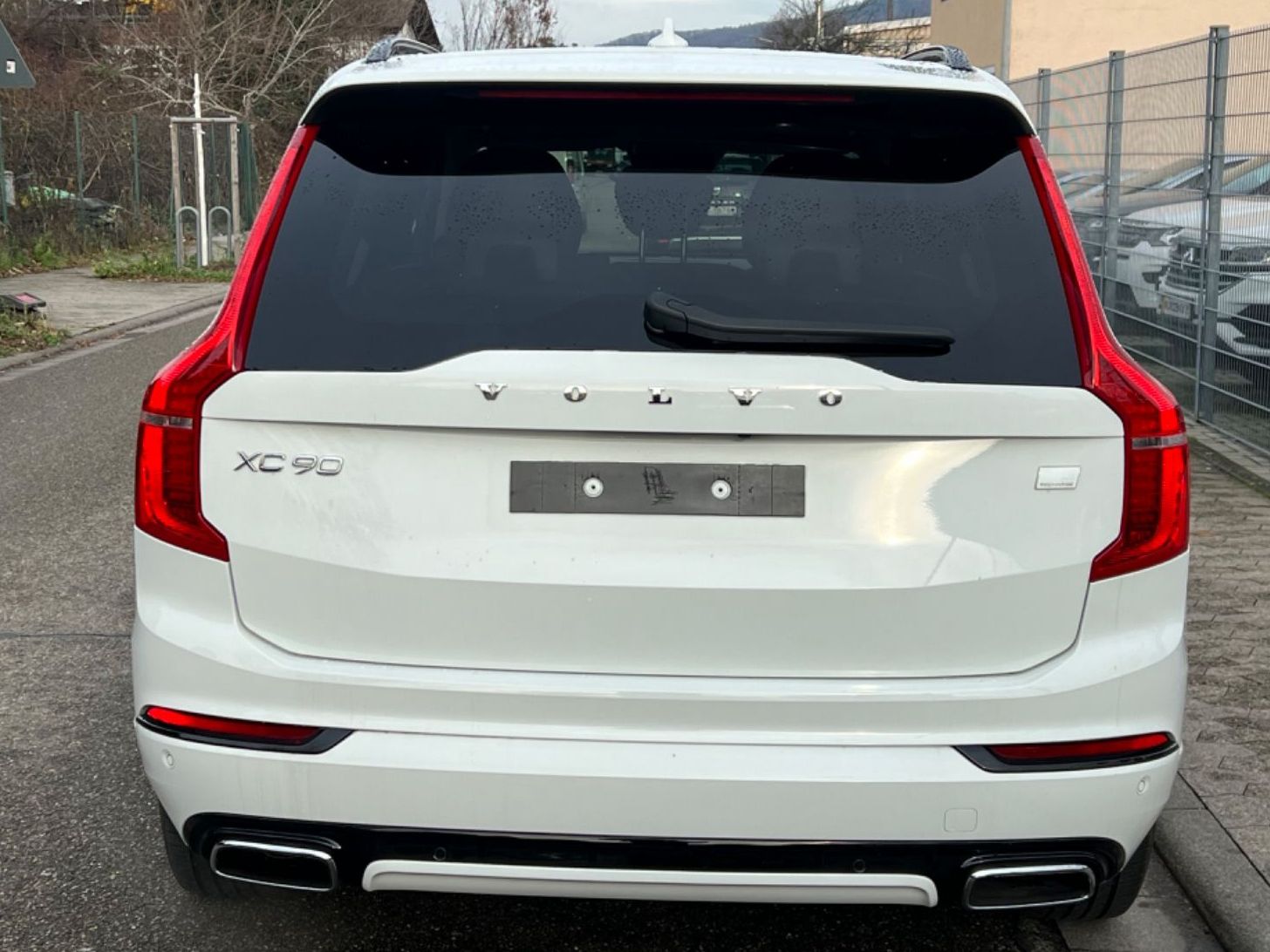 Volvo XC90 T8 R Design AWD - Samsaru's Car Outlet