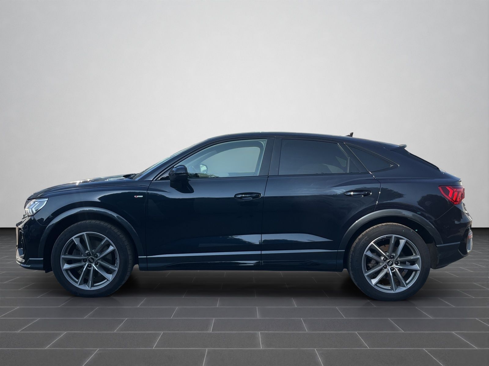 Audi Q3 Sportback 45 TFSI S tronic S line - Samsaru's Car Outlet