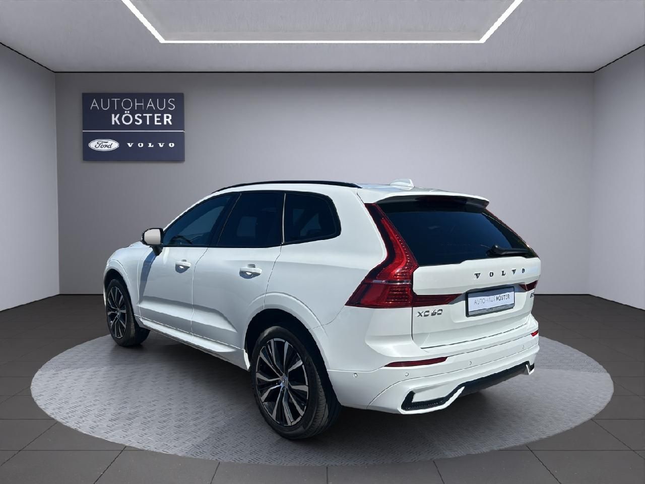 Volvo XC60 Ultimate Dark AWD * AHK * 360 Grad Kamera