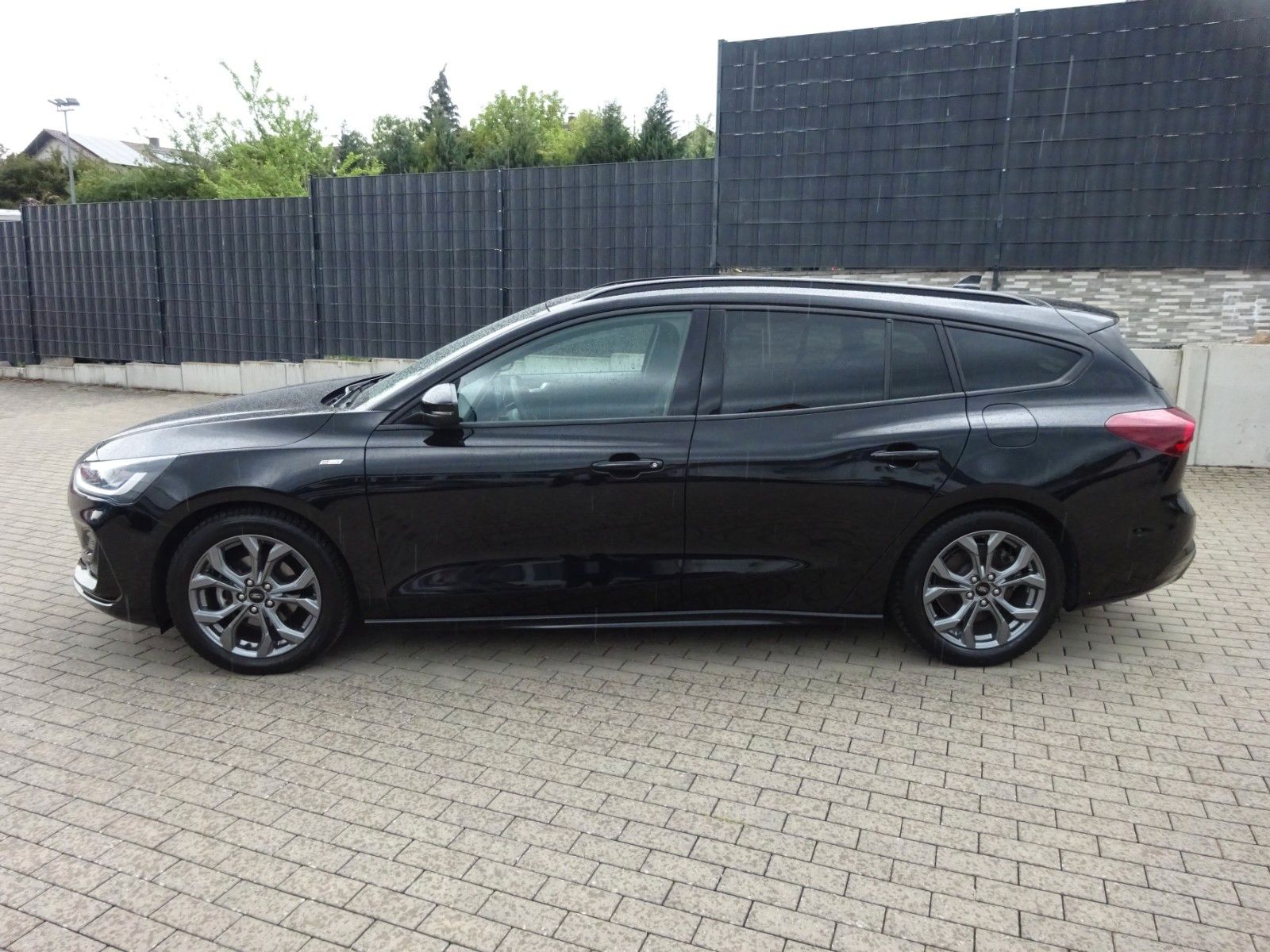 Ford Focus Turnier ST-Line X Autom AHK iACC HuD