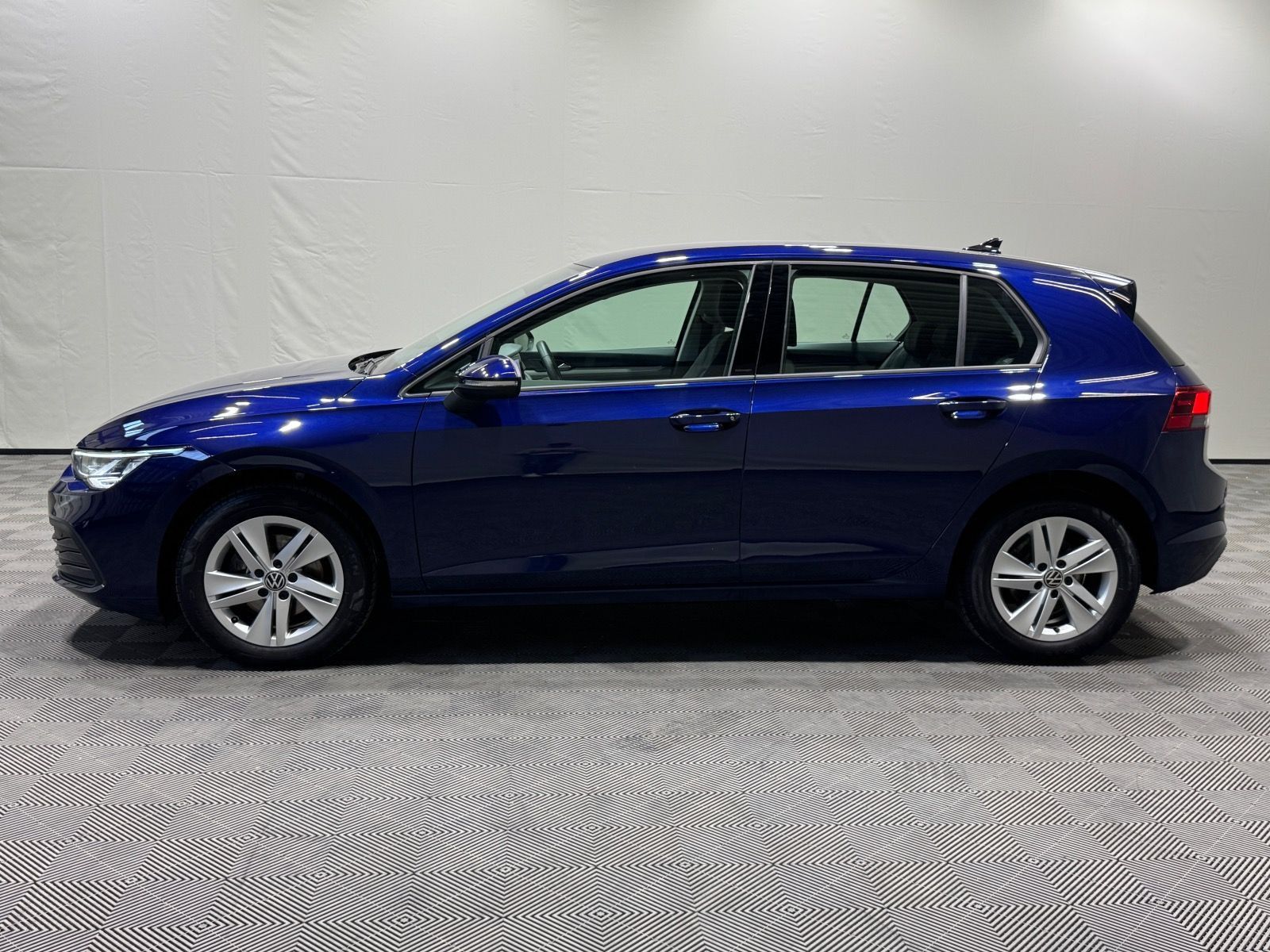 Volkswagen Golf Life 1.0 TSI - Samsaru's Car Outlet
